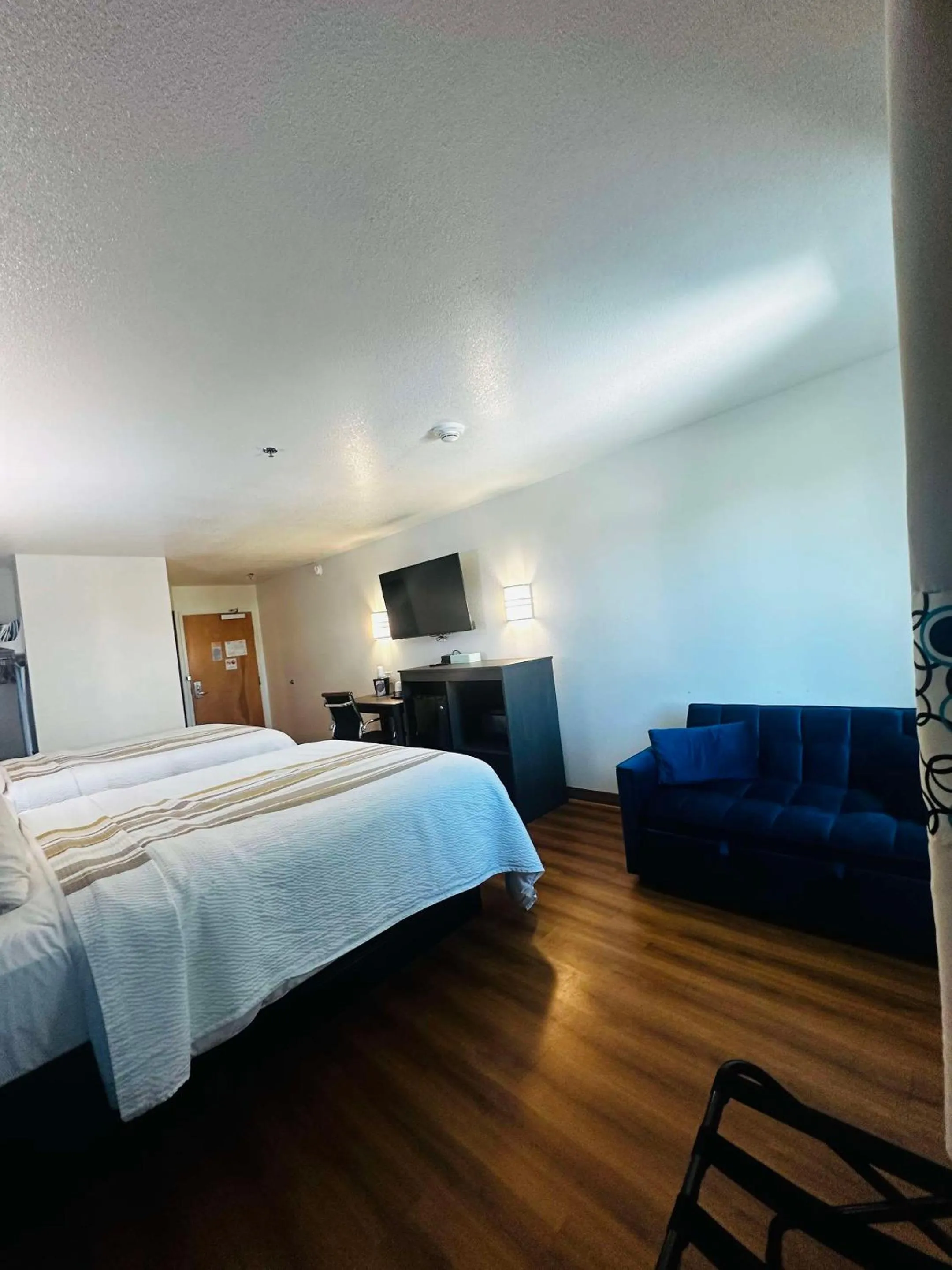 Bedroom, Bed in SureStay Plus Hotel by Best Western Niagara Falls East