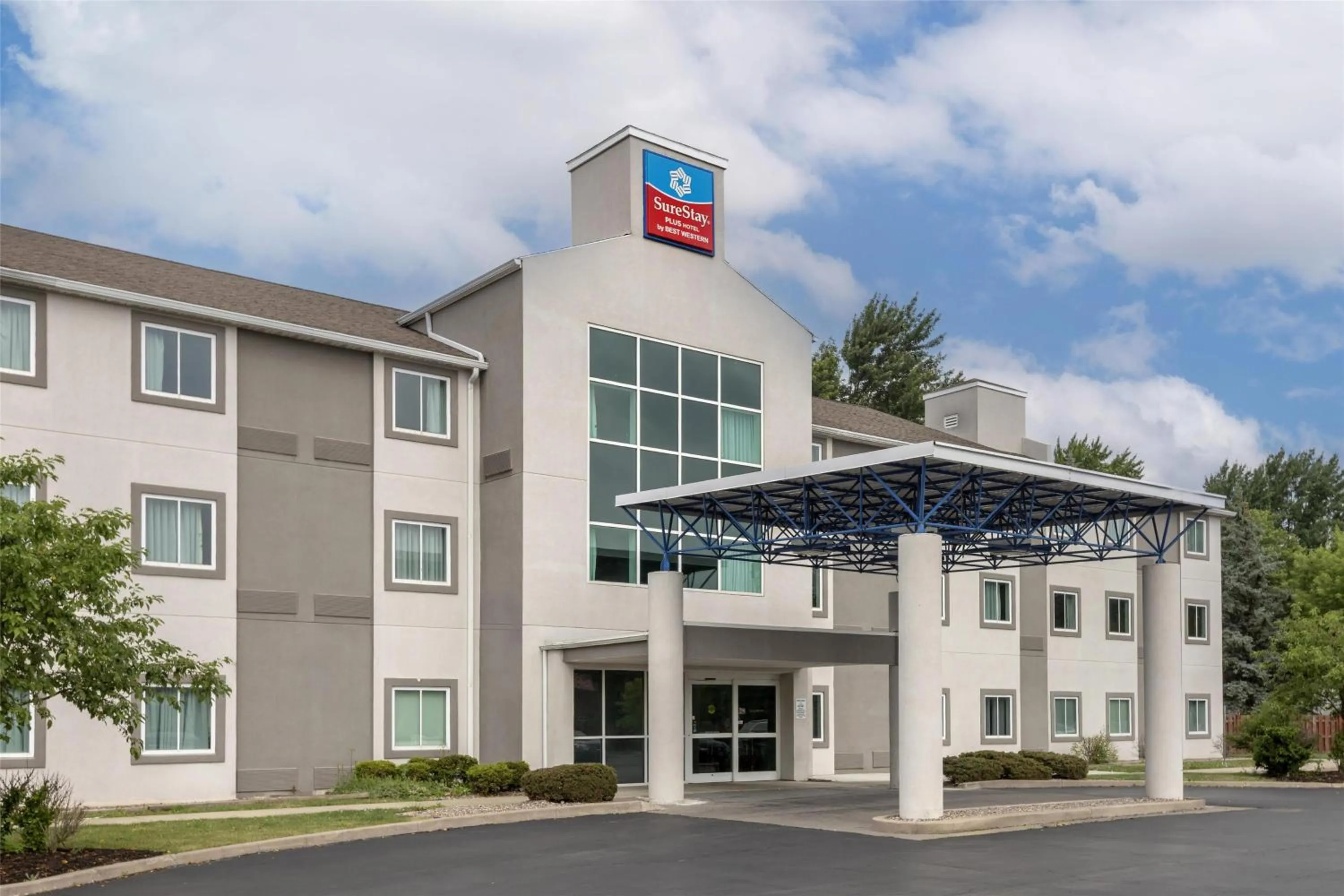 Property building in SureStay Plus Hotel by Best Western Niagara Falls East