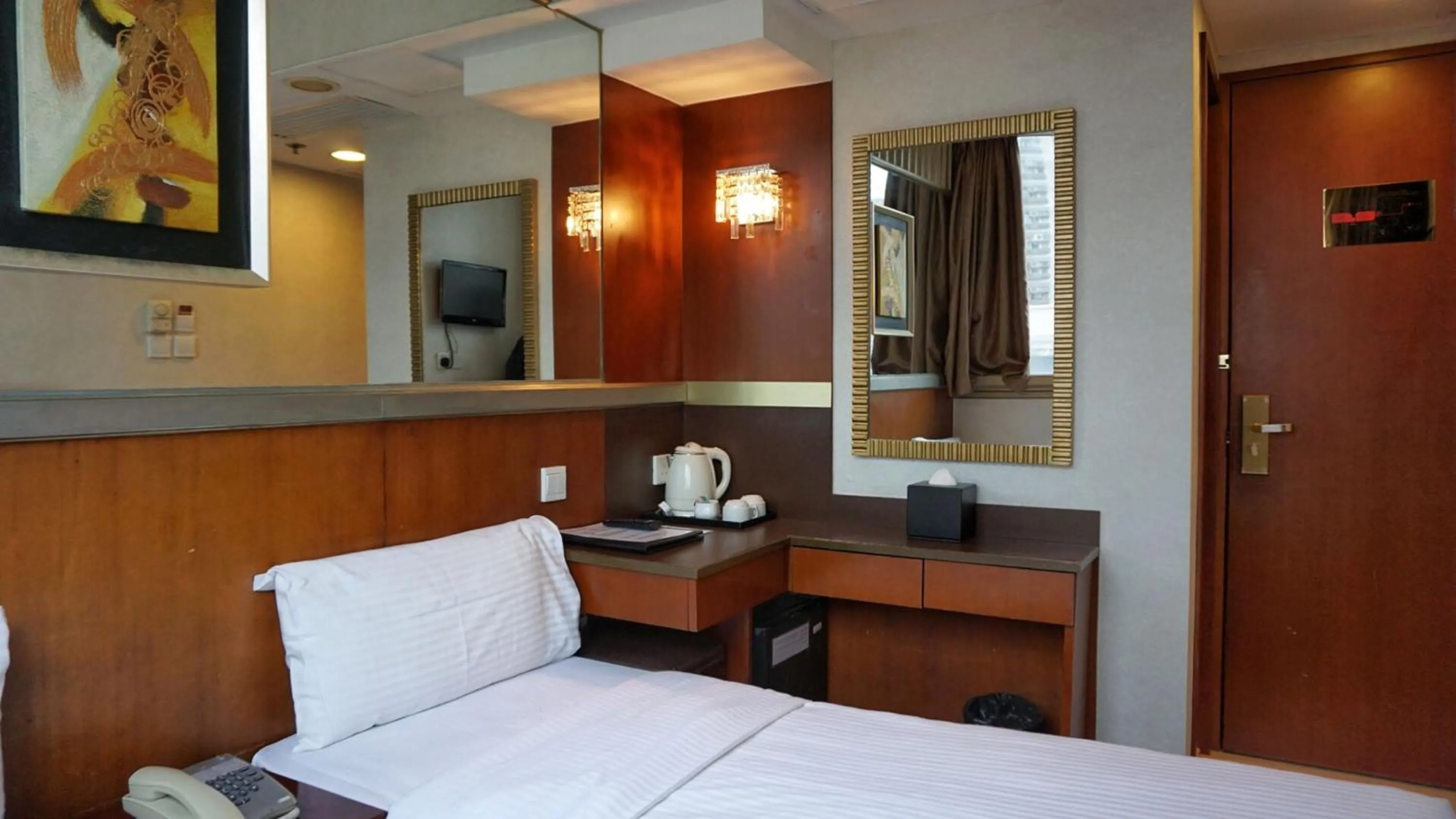 Bed in Oriental Lander Hotel