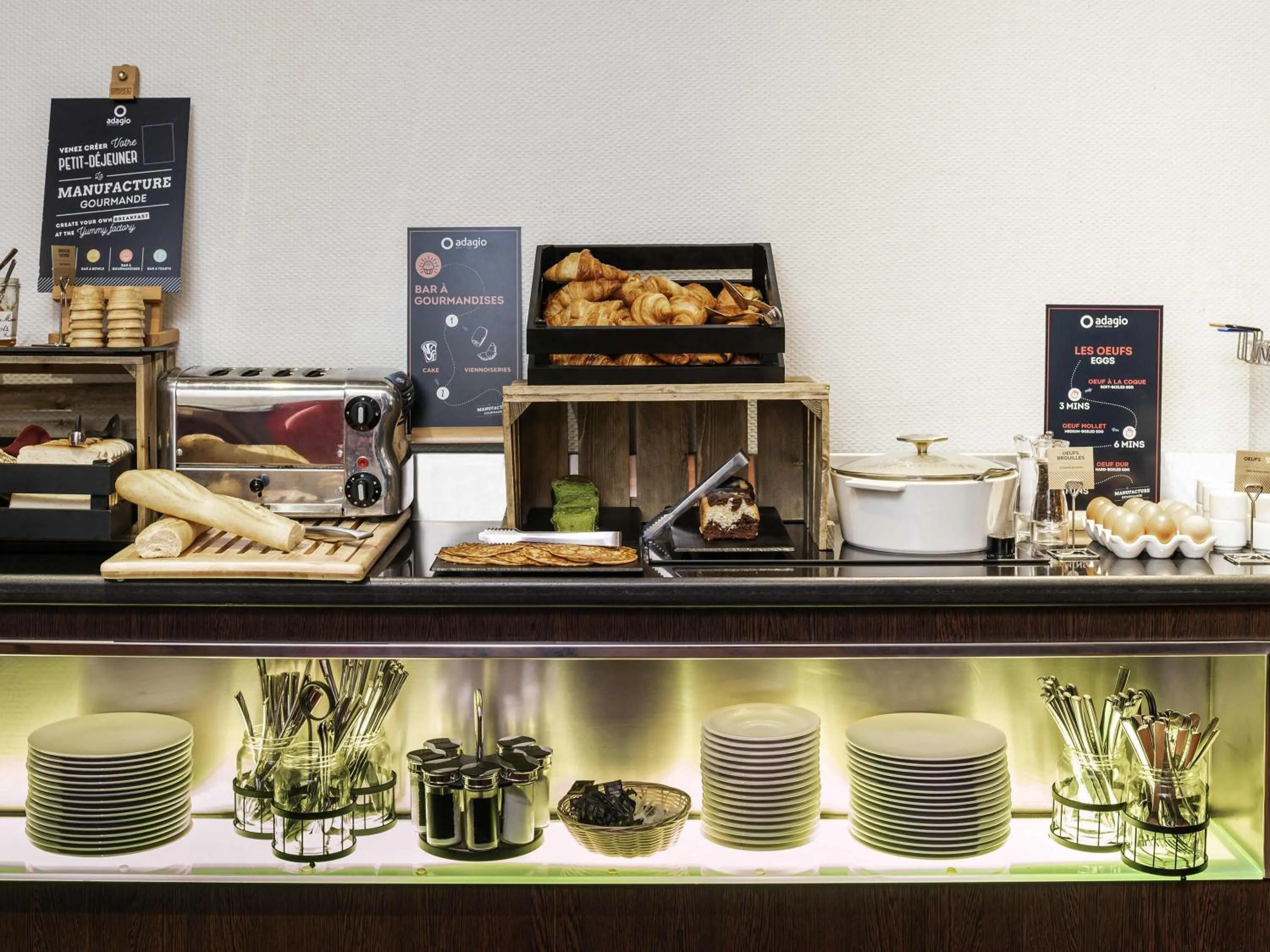 Breakfast in Aparthotel Adagio La Défense Esplanade