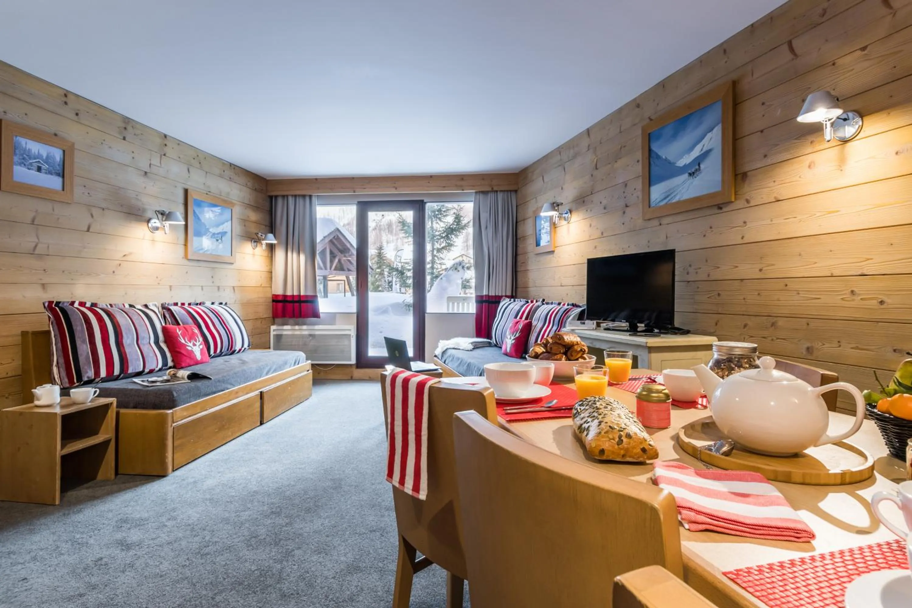 Communal lounge/ TV room in Résidence Pierre & Vacances Les Balcons De Bellevarde