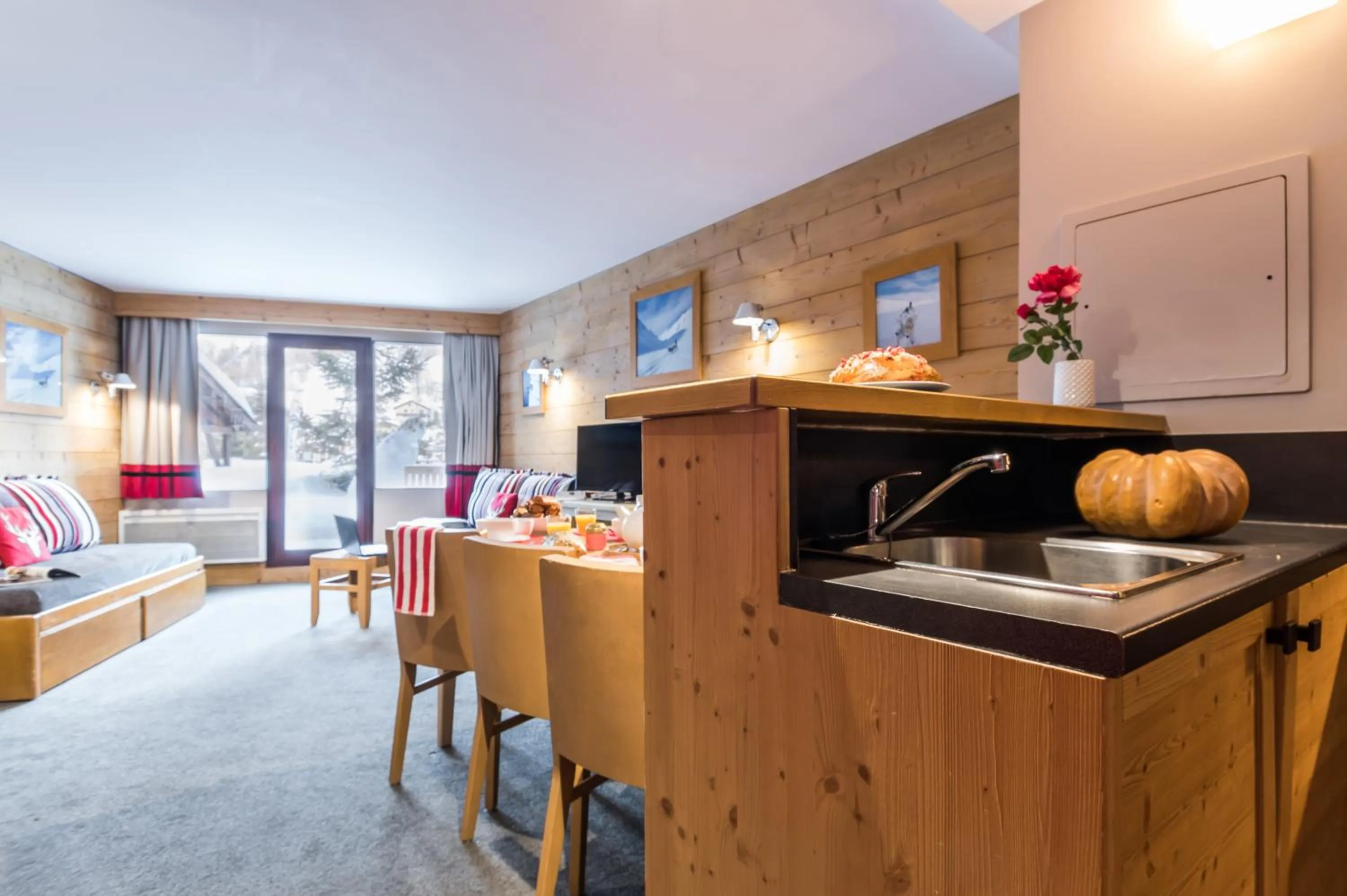 Kitchen or kitchenette in Résidence Pierre & Vacances Les Balcons De Bellevarde