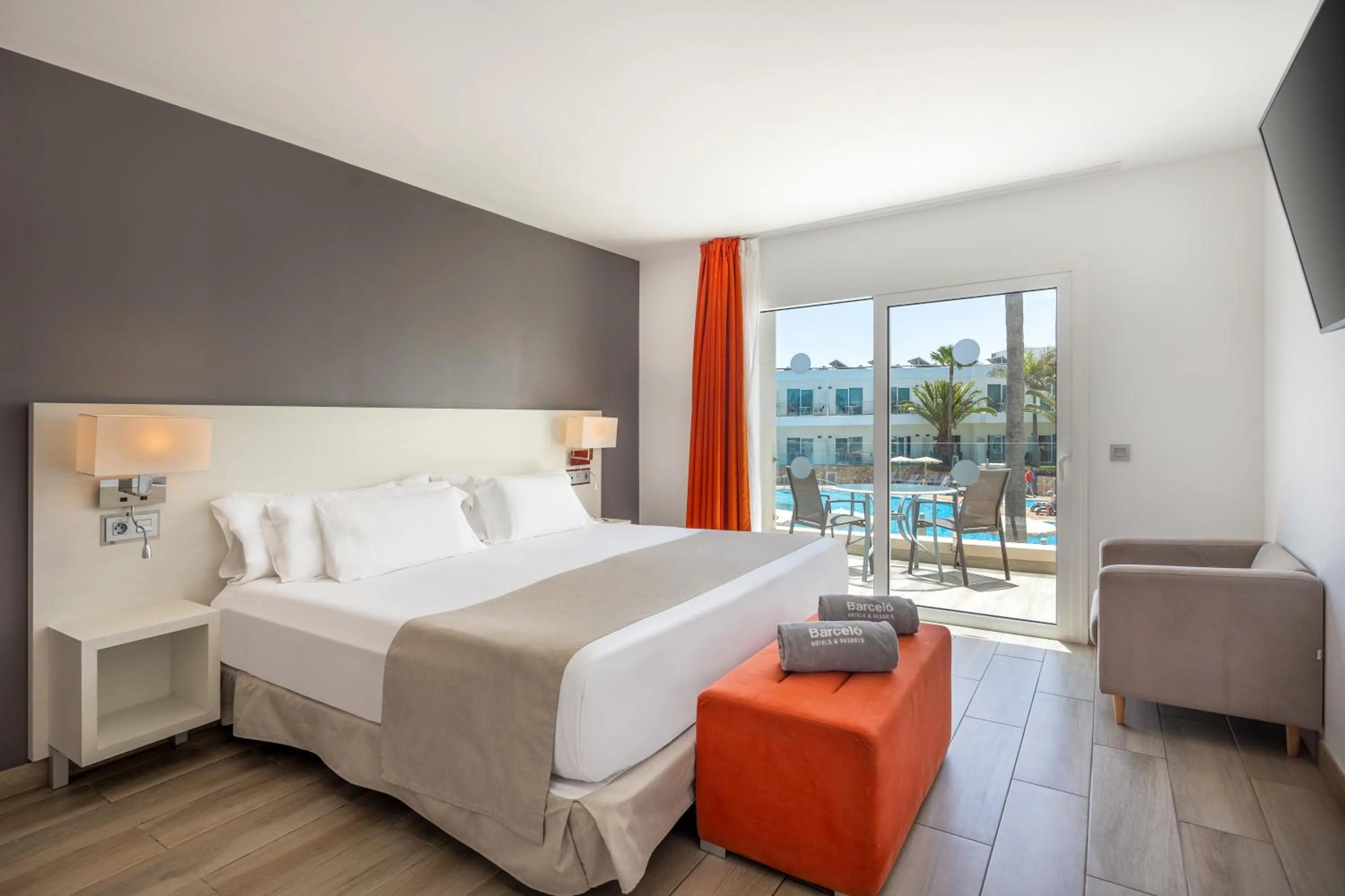 Photo of the whole room, Bed in Barceló Corralejo Sands