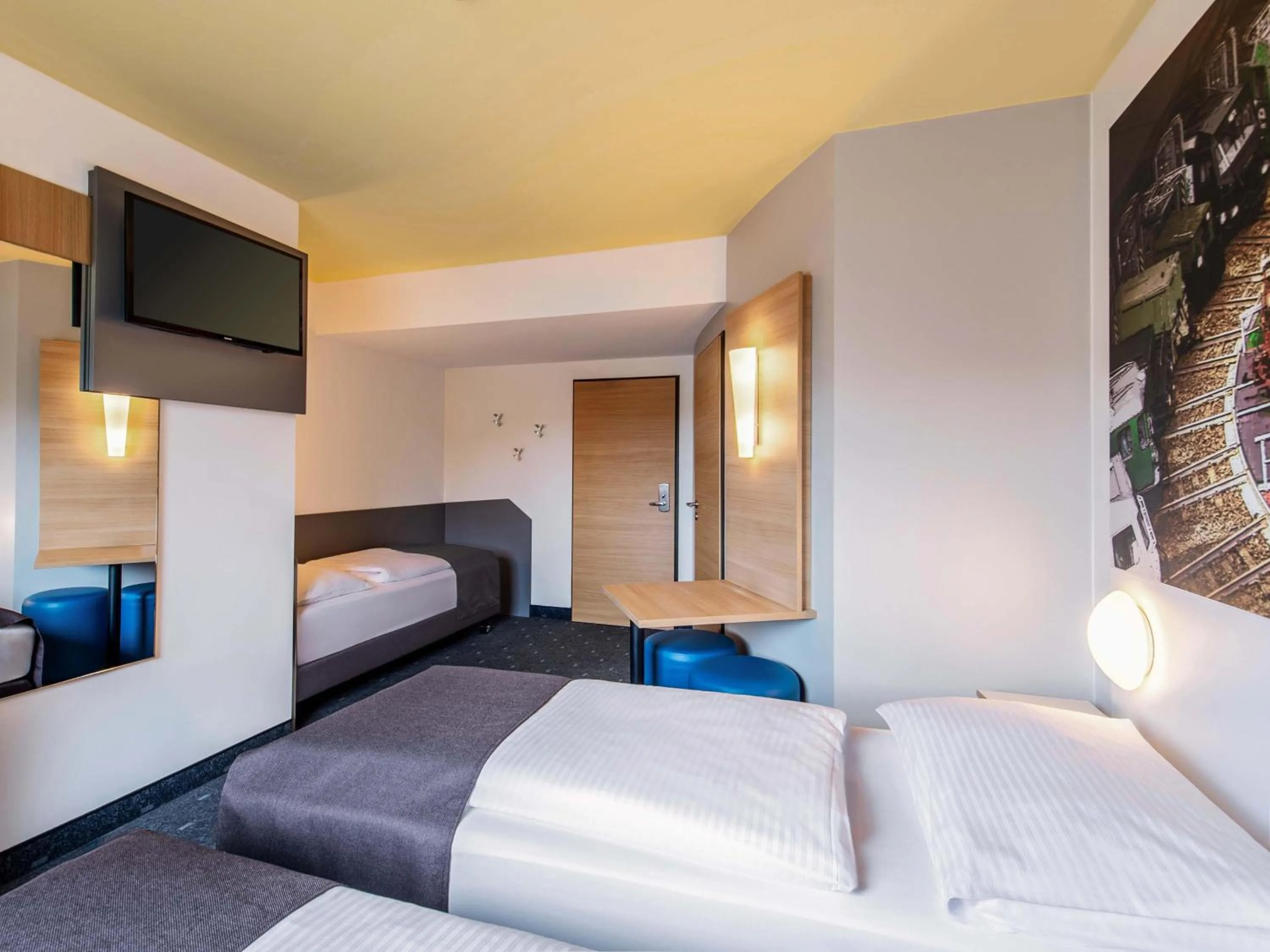 Photo of the whole room, Bed in B&B Hotel Augsburg-Süd