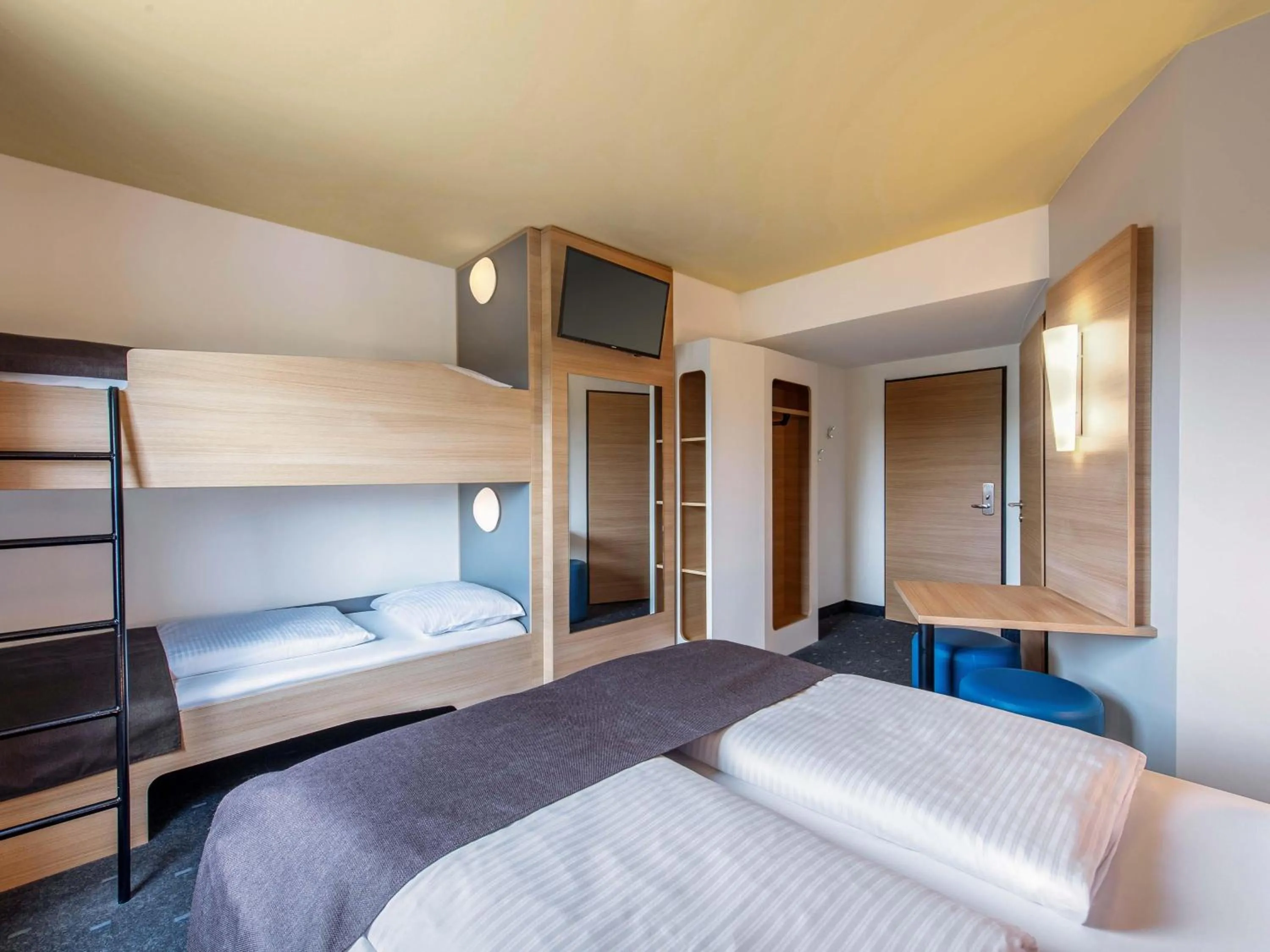 Photo of the whole room, Bed in B&B Hotel Augsburg-Süd