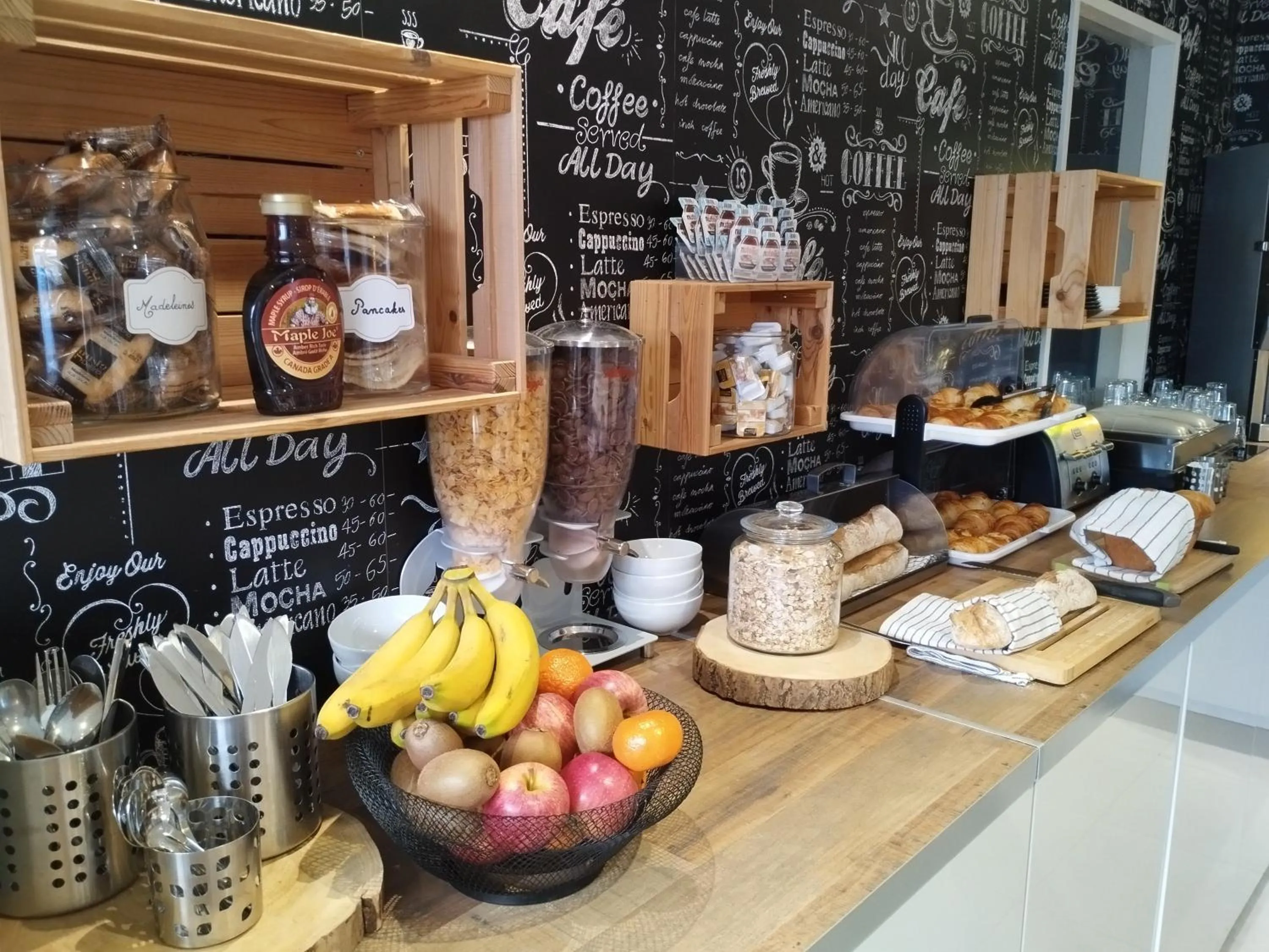 Buffet breakfast in Fasthôtel Clermont-Ferrand Gerzat