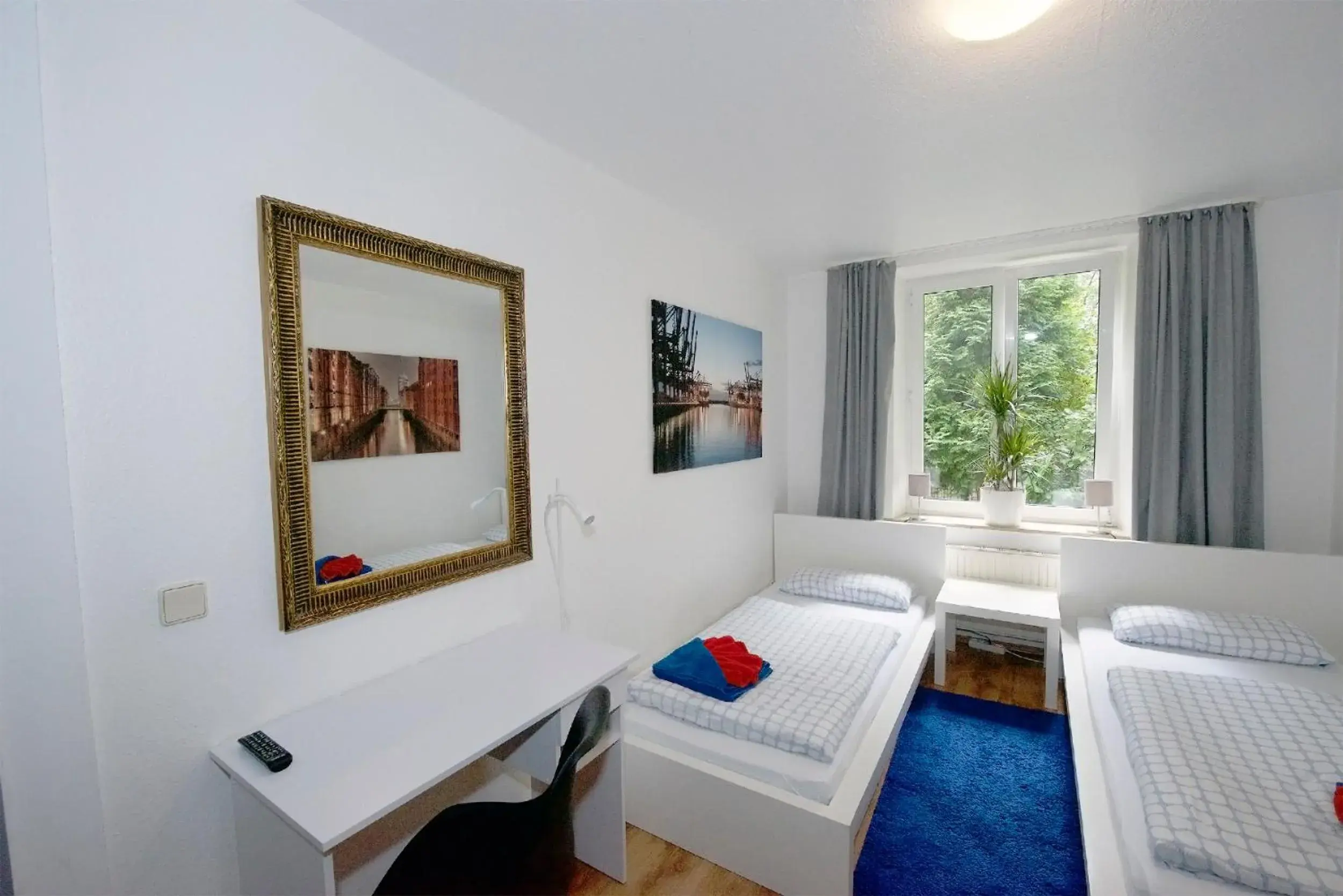 Standard Twin Room with Shared Bathroom in Basement Rotherbaum Standard Twin Room with Shared Bathroom in Basement Rotherbaum