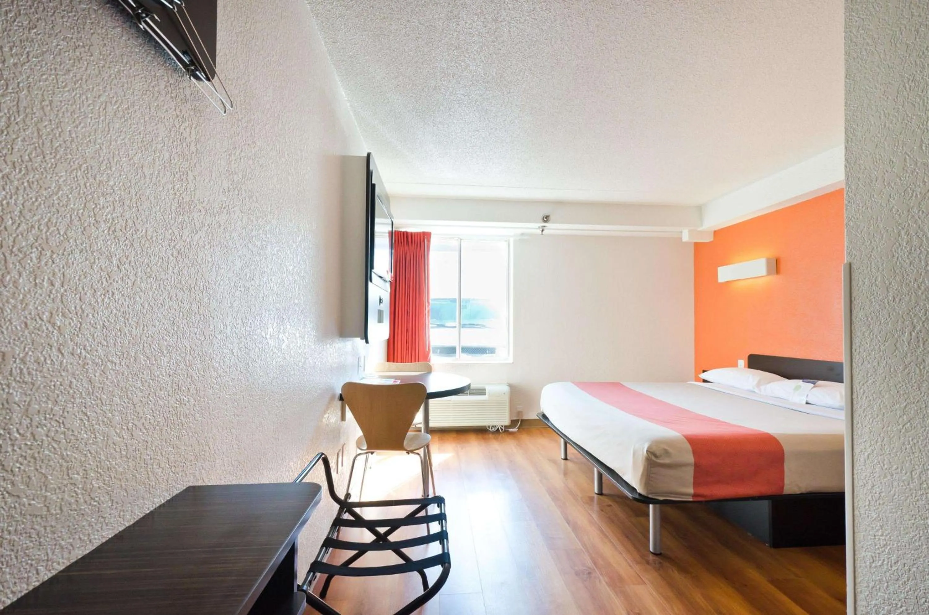 TV and multimedia, Bed in Motel 6-Springfield, DC - Washington Southwest