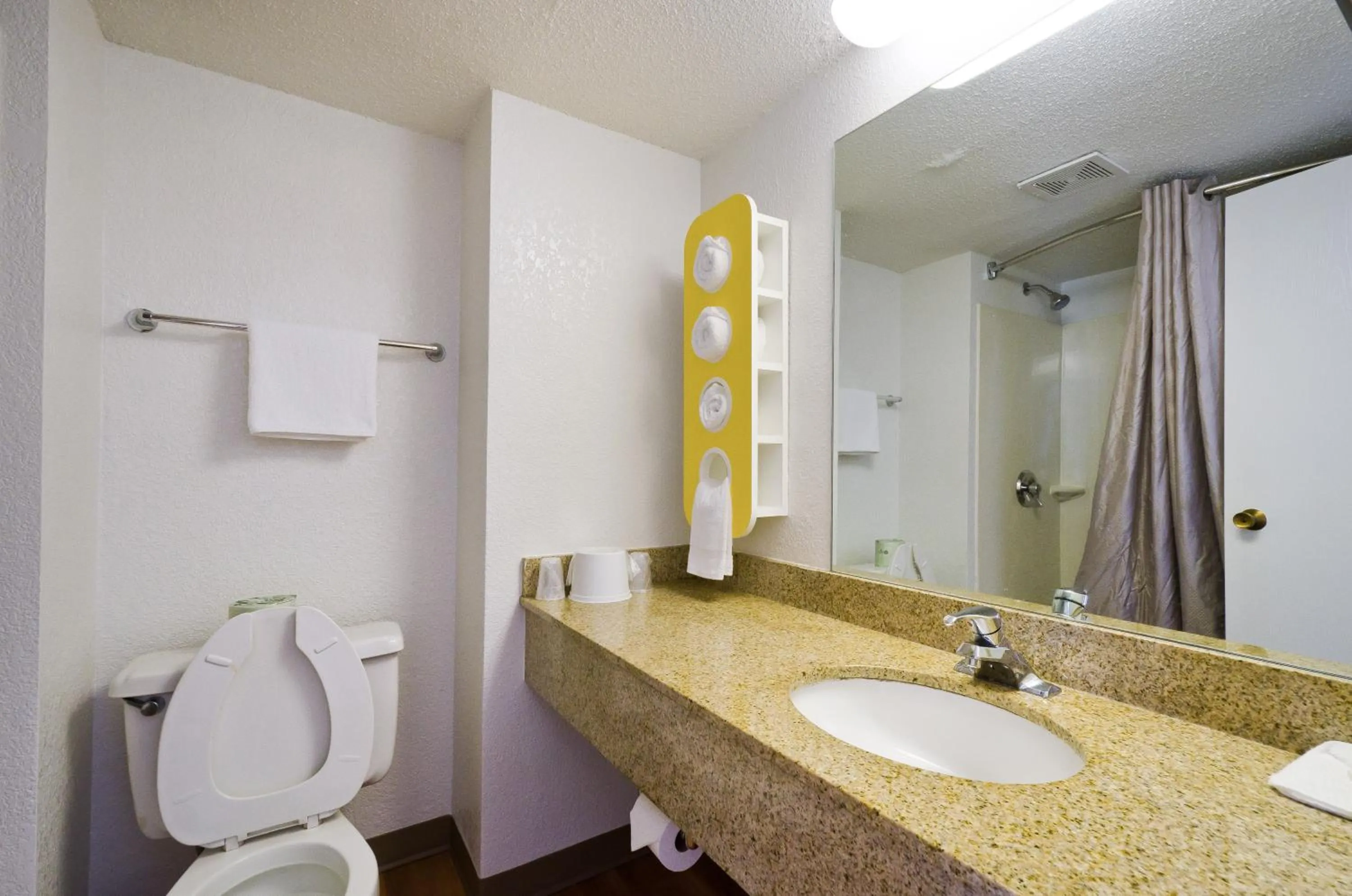 Bathroom in Motel 6-Springfield, DC - Washington Southwest