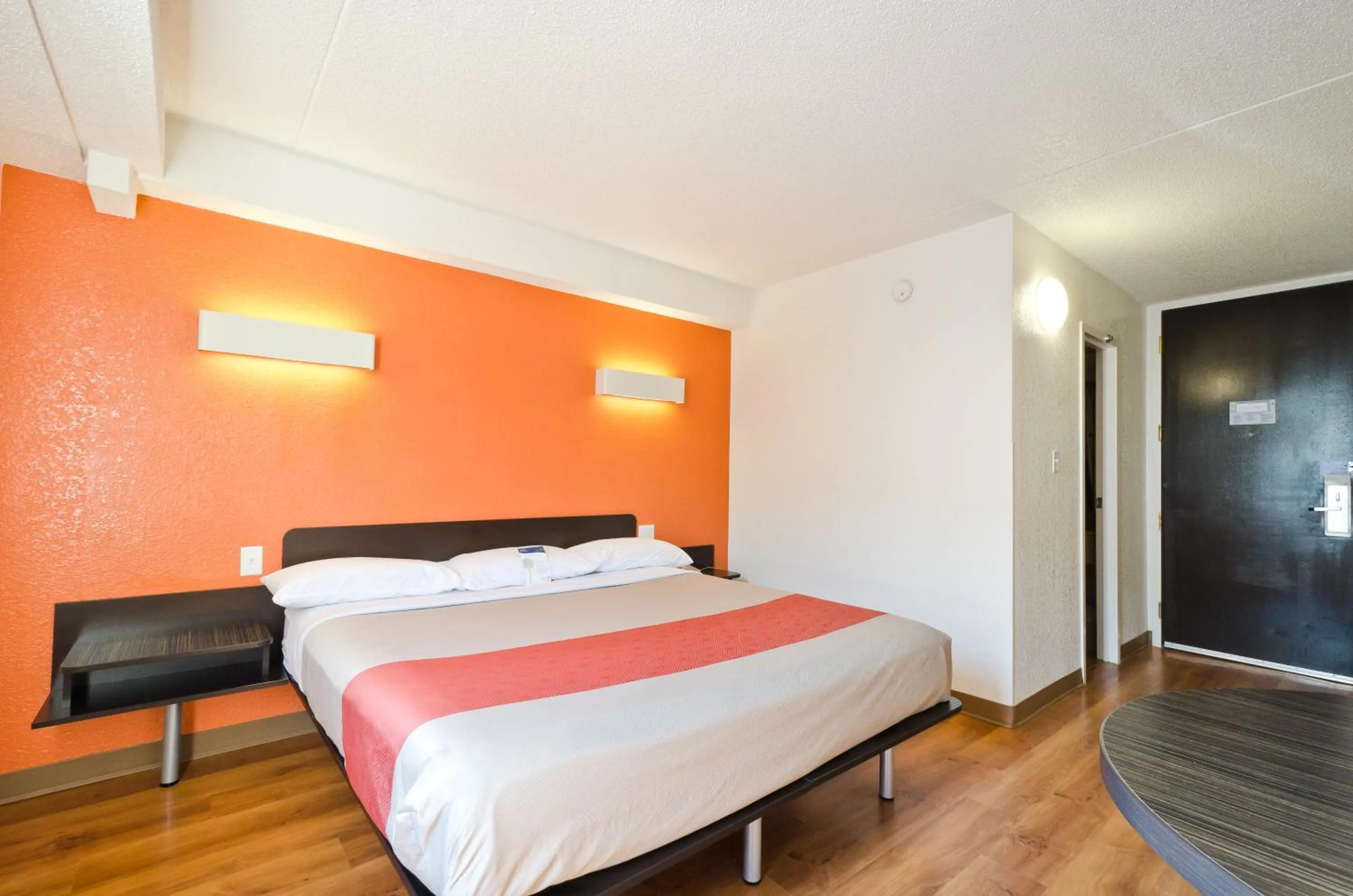 Bed in Motel 6-Springfield, DC - Washington Southwest