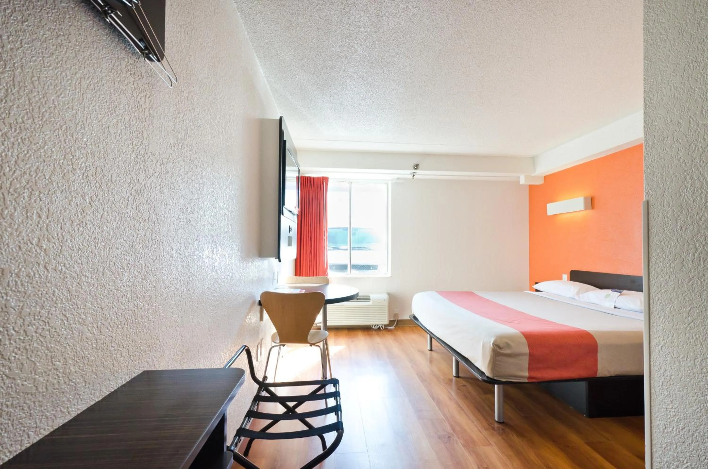 Bed in Motel 6-Springfield, DC - Washington Southwest