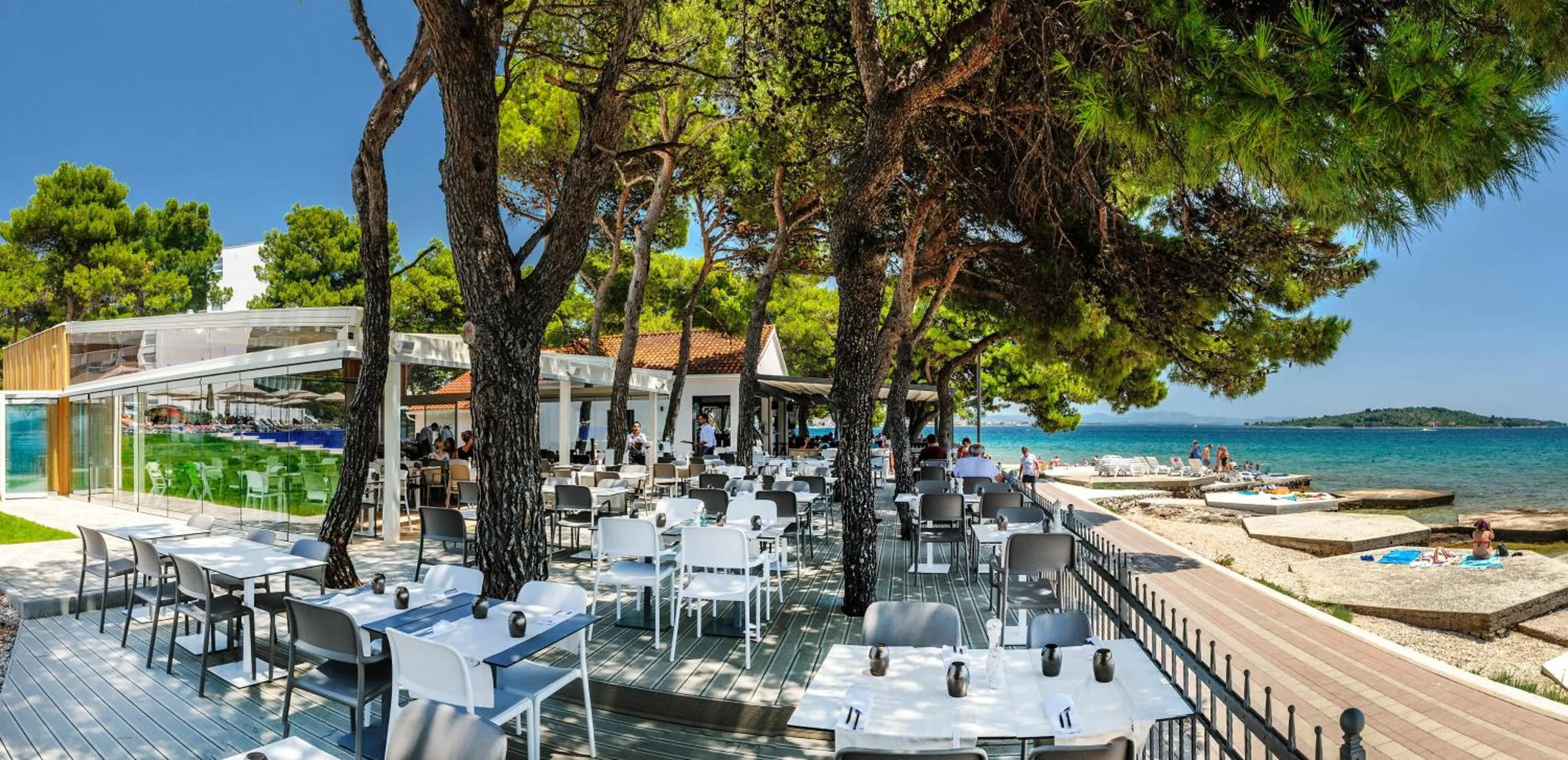 Restaurant/places to eat in Villas Arausana & Antonina