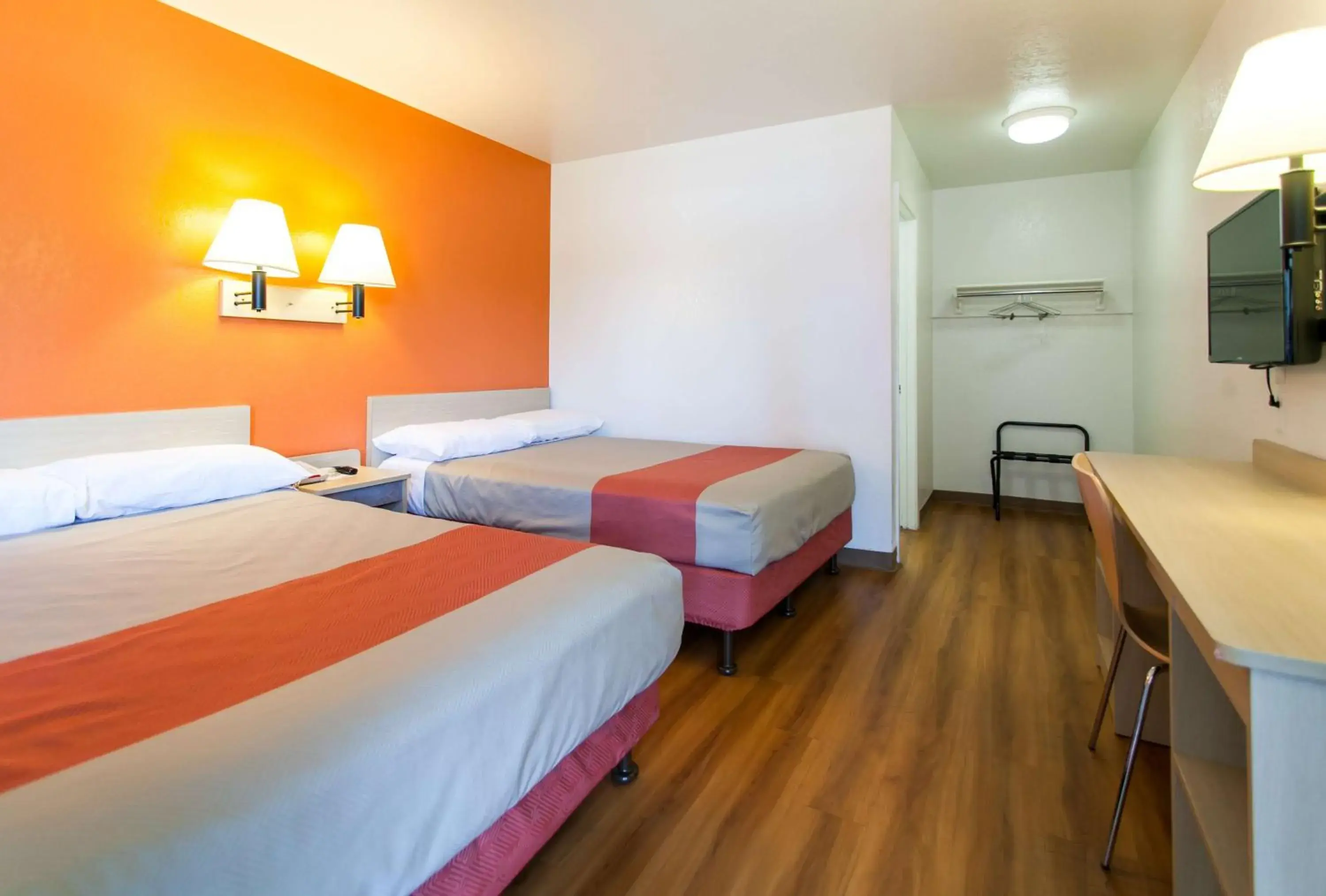 TV and multimedia, Bed in Motel 6-Rosemead, CA - Los Angeles TV and multimedia, Bed in Motel 6-Rosemead, CA - Los Angeles