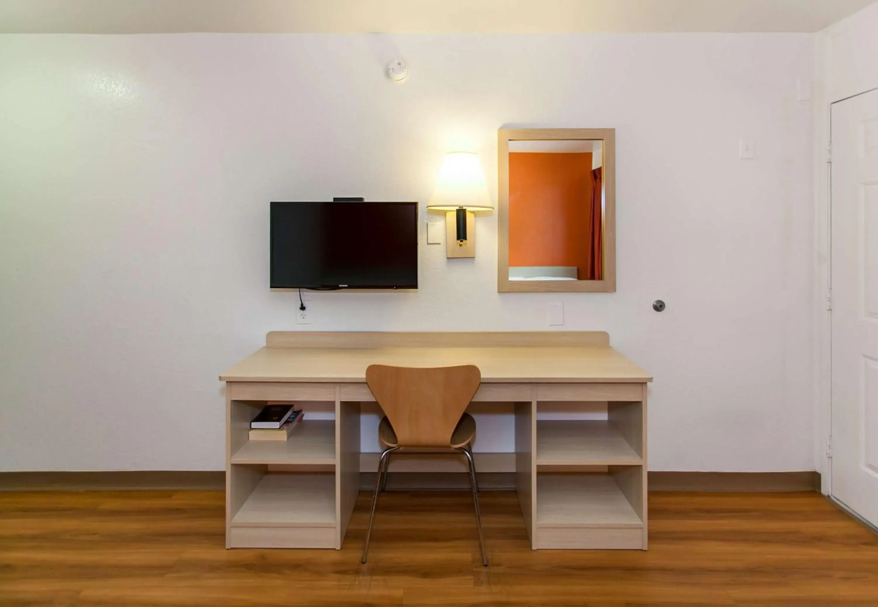 TV and multimedia in Motel 6-Rosemead, CA - Los Angeles TV and multimedia in Motel 6-Rosemead, CA - Los Angeles