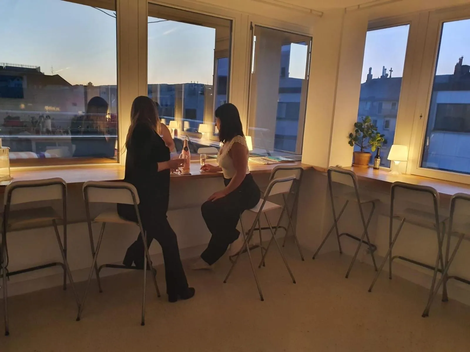 Kitchen or kitchenette in Business Hotel Wiesbaden PRIME