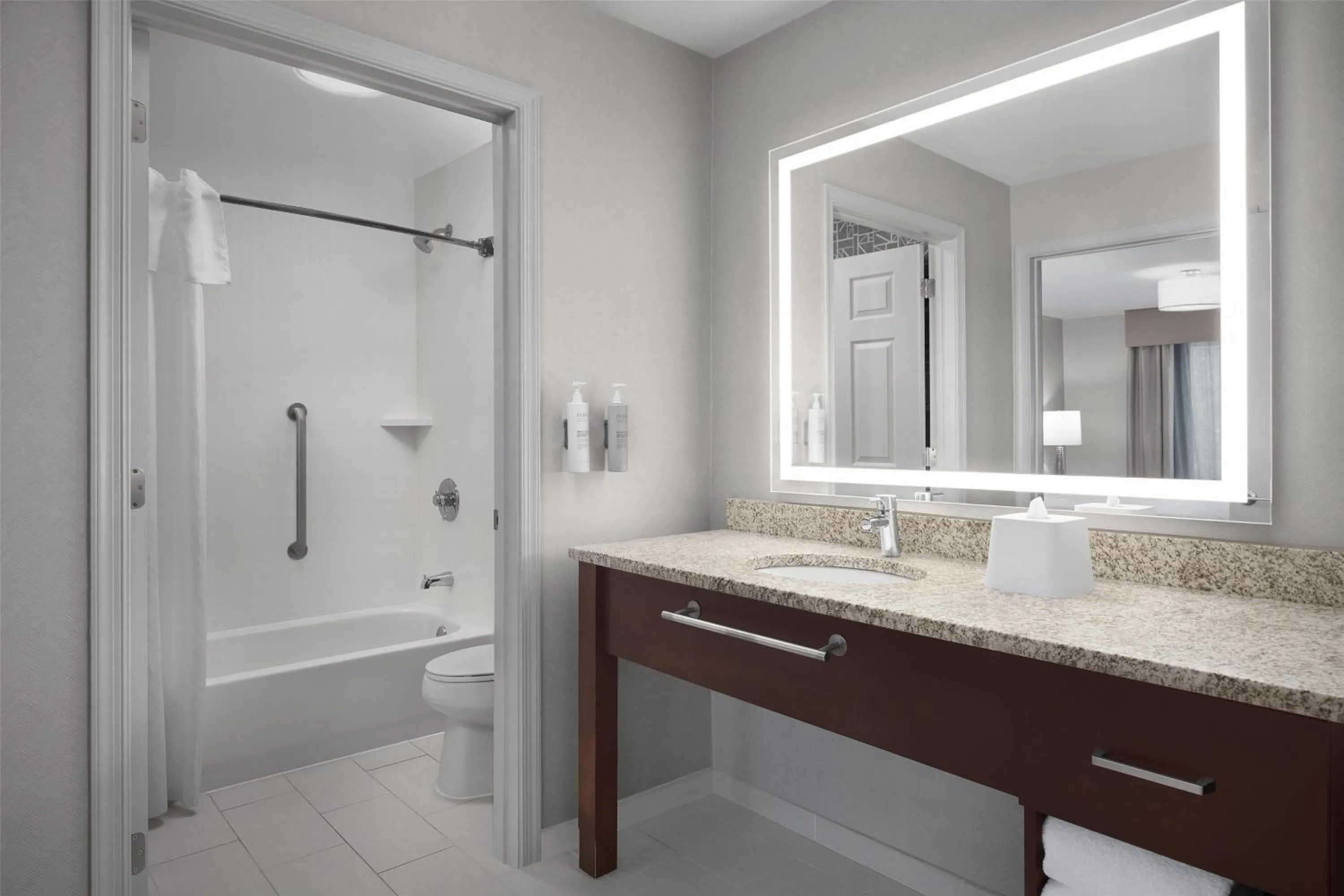 Bathroom in Homewood Suites by Hilton Newark-Cranford