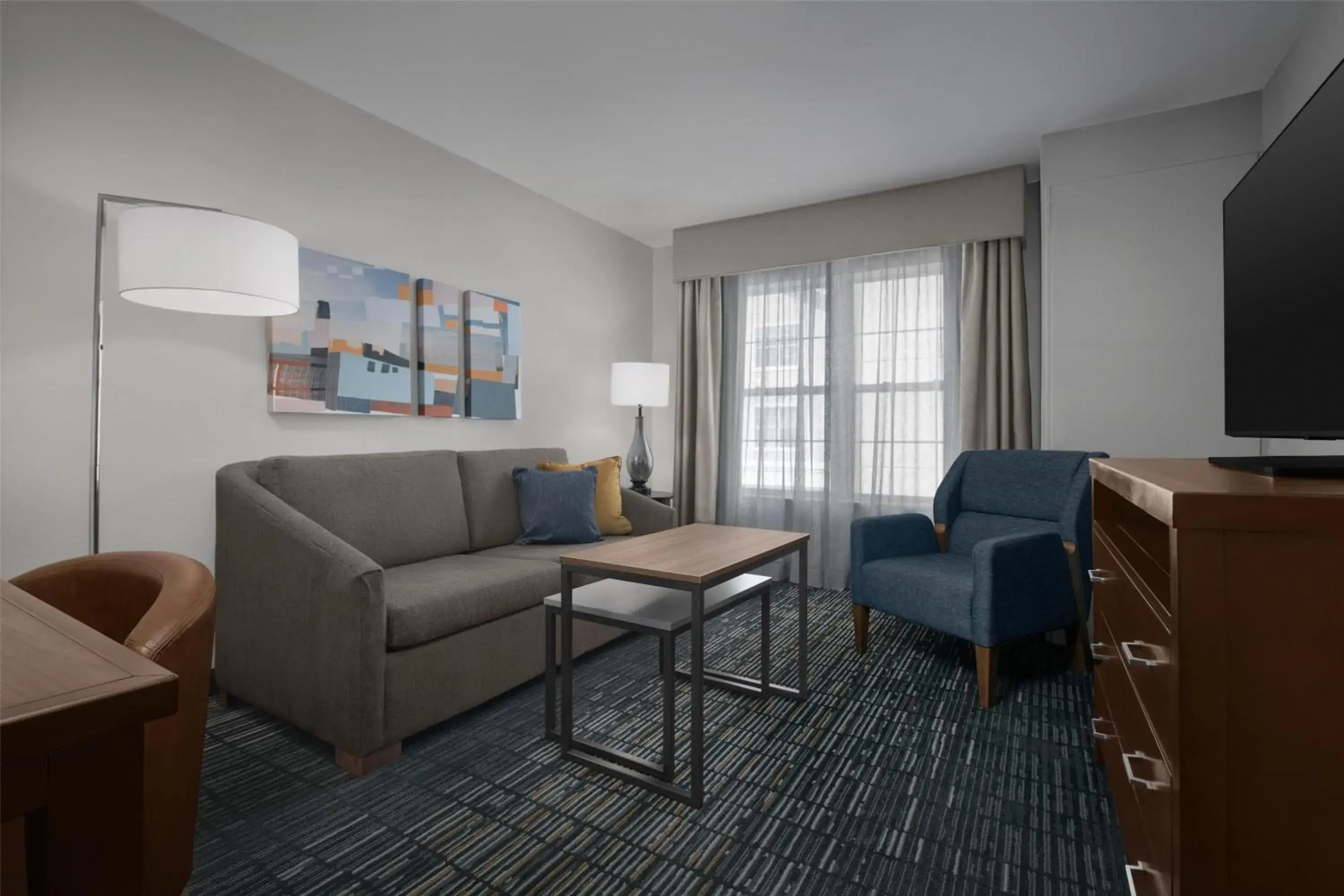 Living room in Homewood Suites by Hilton Newark-Cranford Living room in Homewood Suites by Hilton Newark-Cranford
