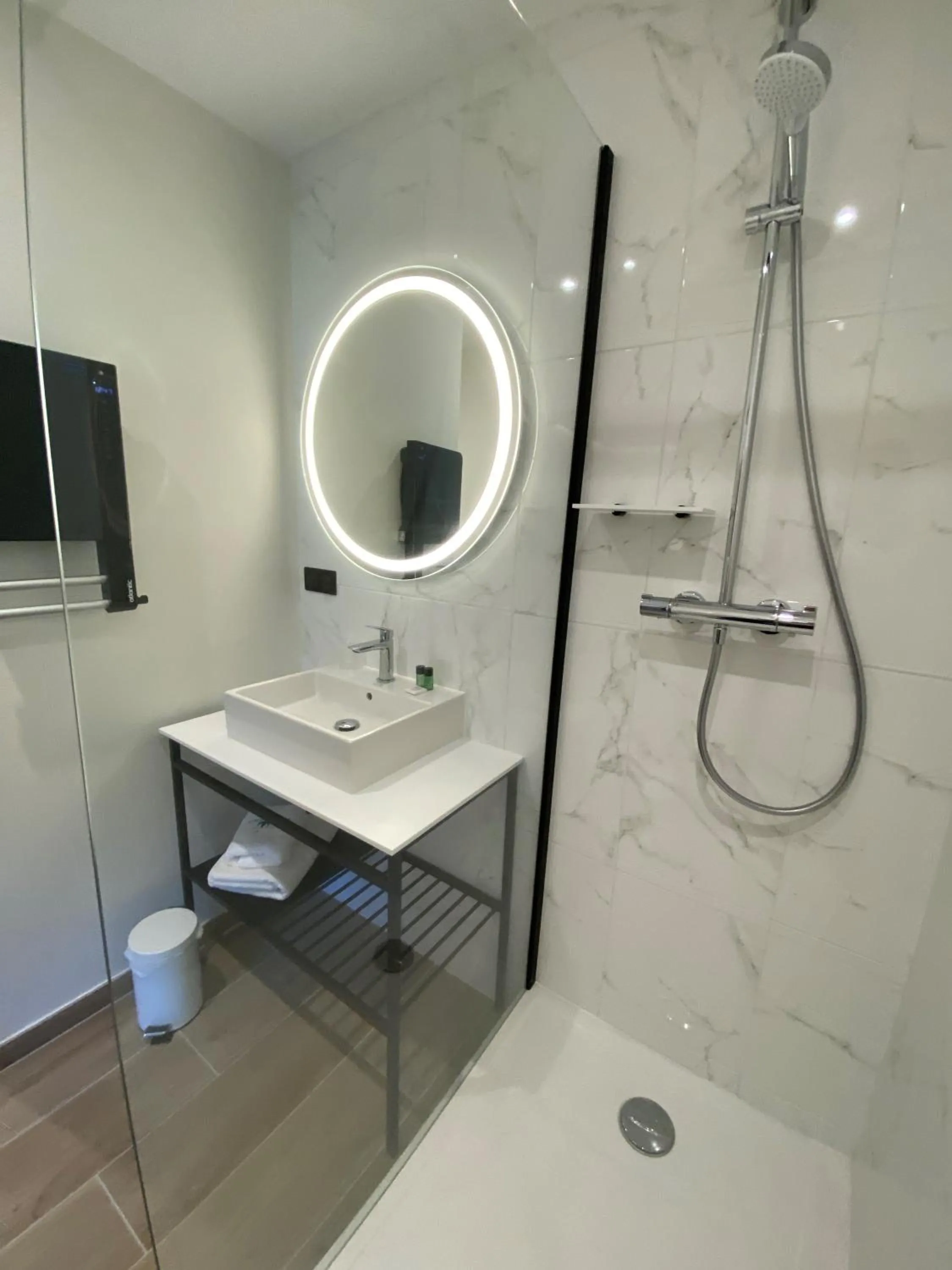 Bathroom in Hôtel Lancelot & Spa - Domaine du Roi Arthur