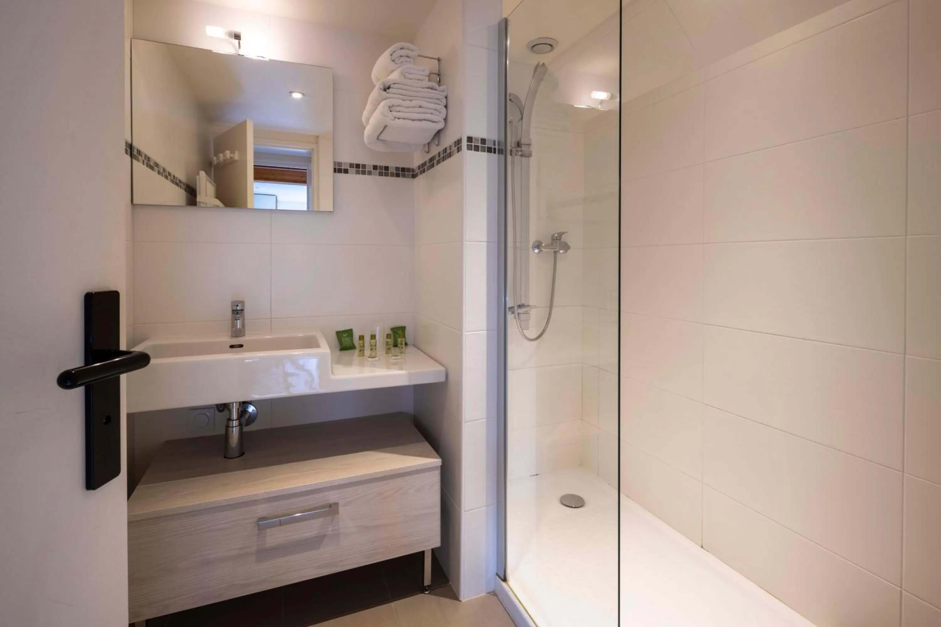 Bathroom in Hôtel Lancelot & Spa - Domaine du Roi Arthur