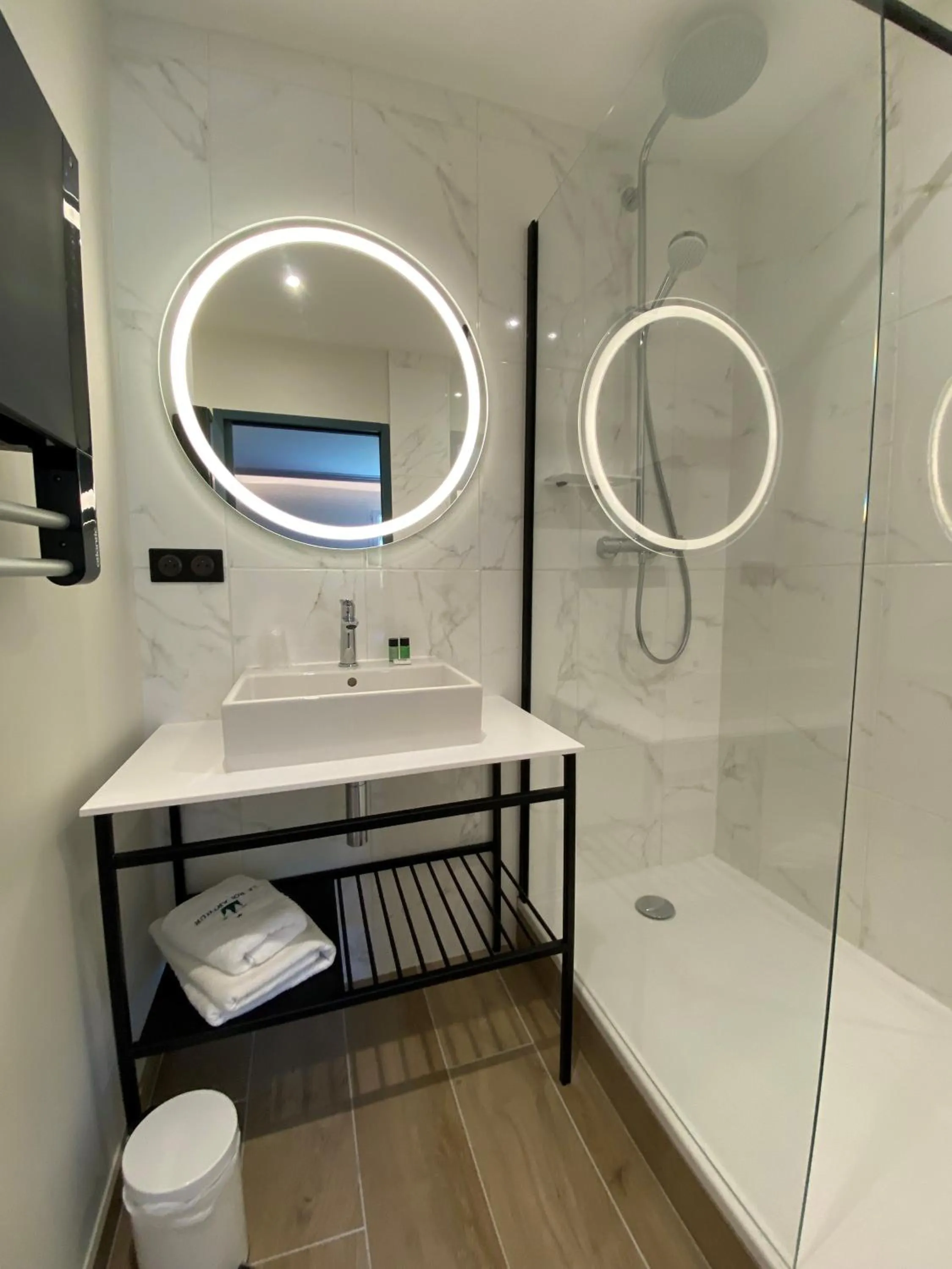 Bathroom in Hôtel Lancelot & Spa - Domaine du Roi Arthur