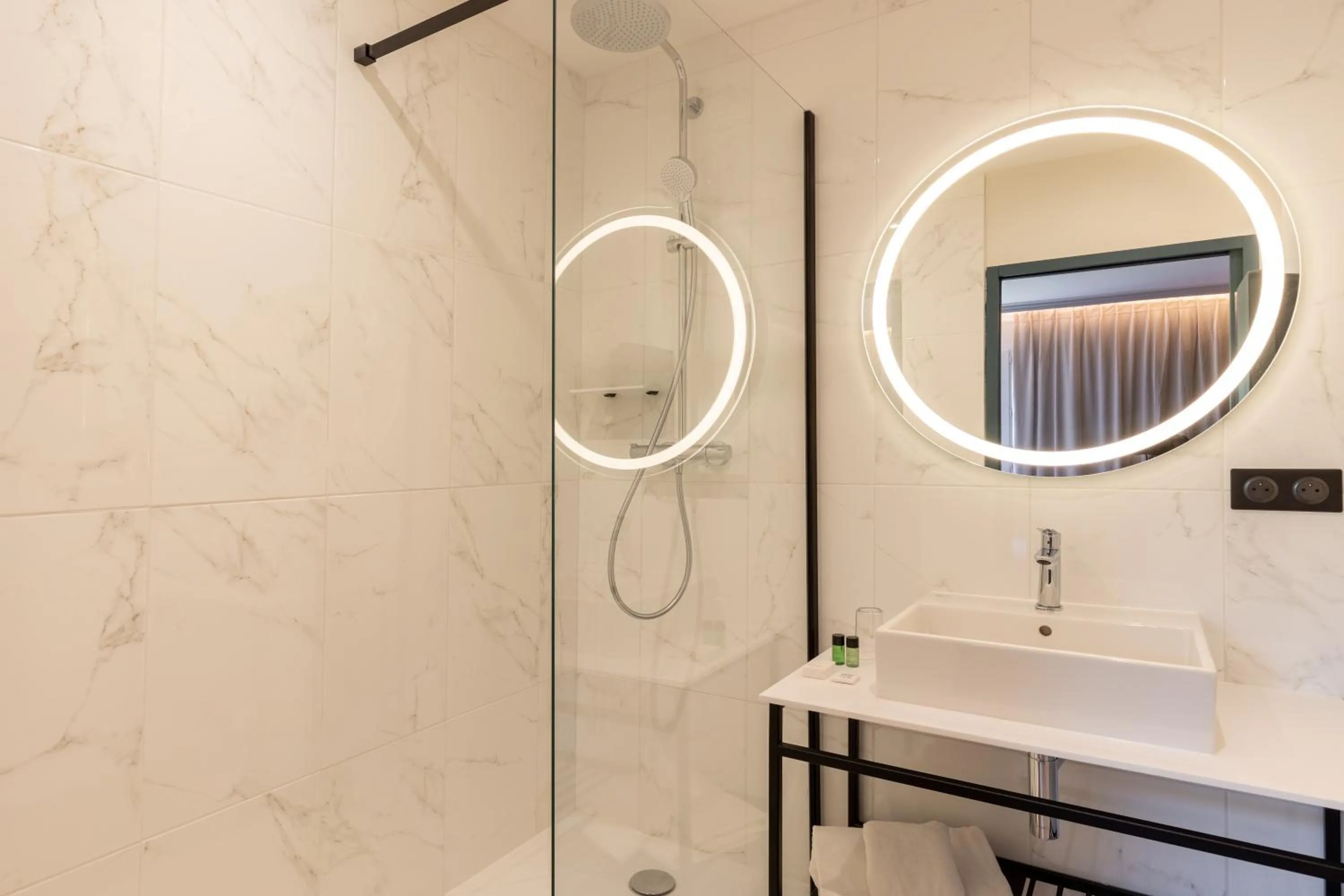 Bathroom in Hôtel Lancelot & Spa - Domaine du Roi Arthur