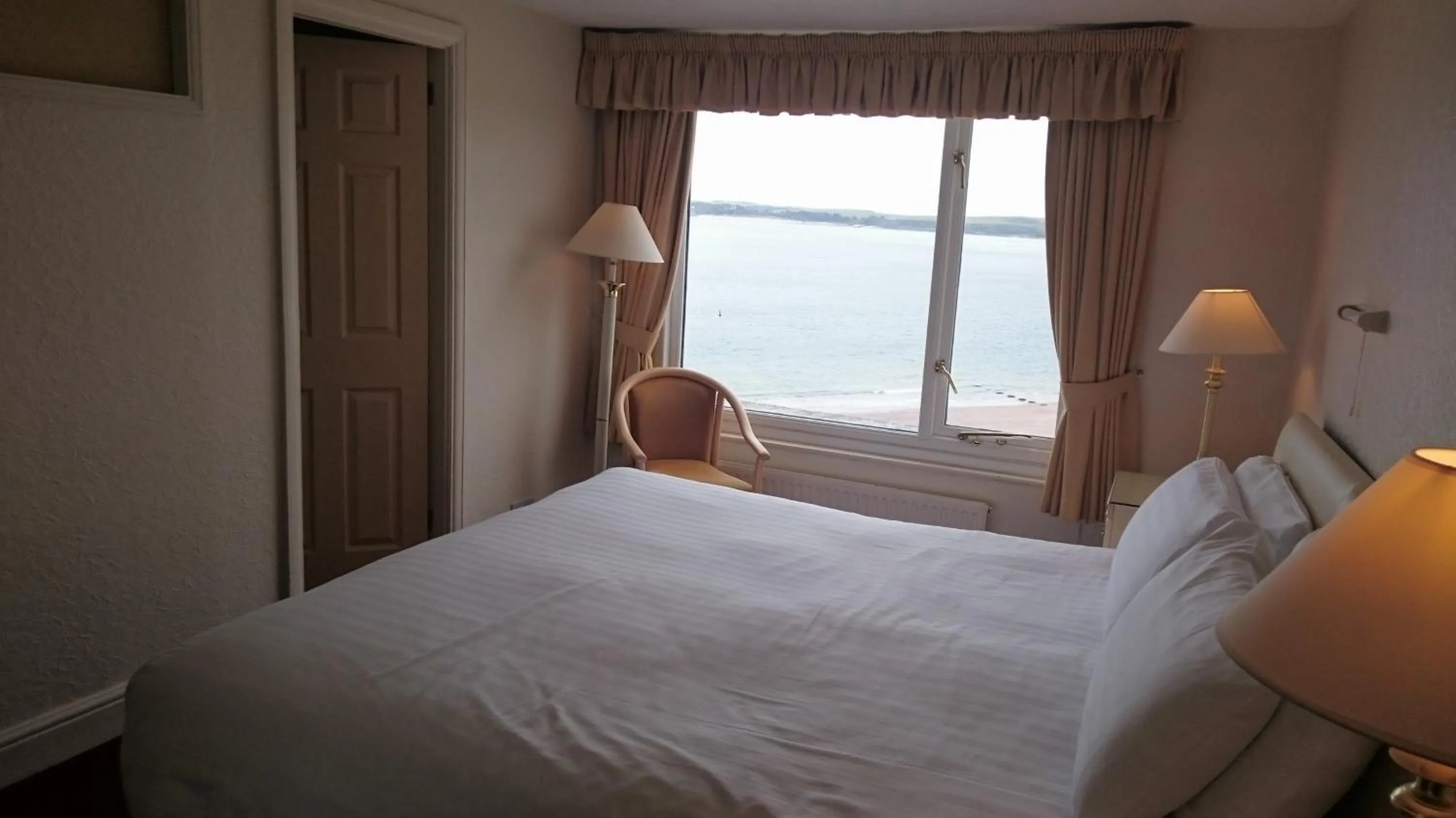Bedroom, Bed in The Belgrave Hotel Tenby