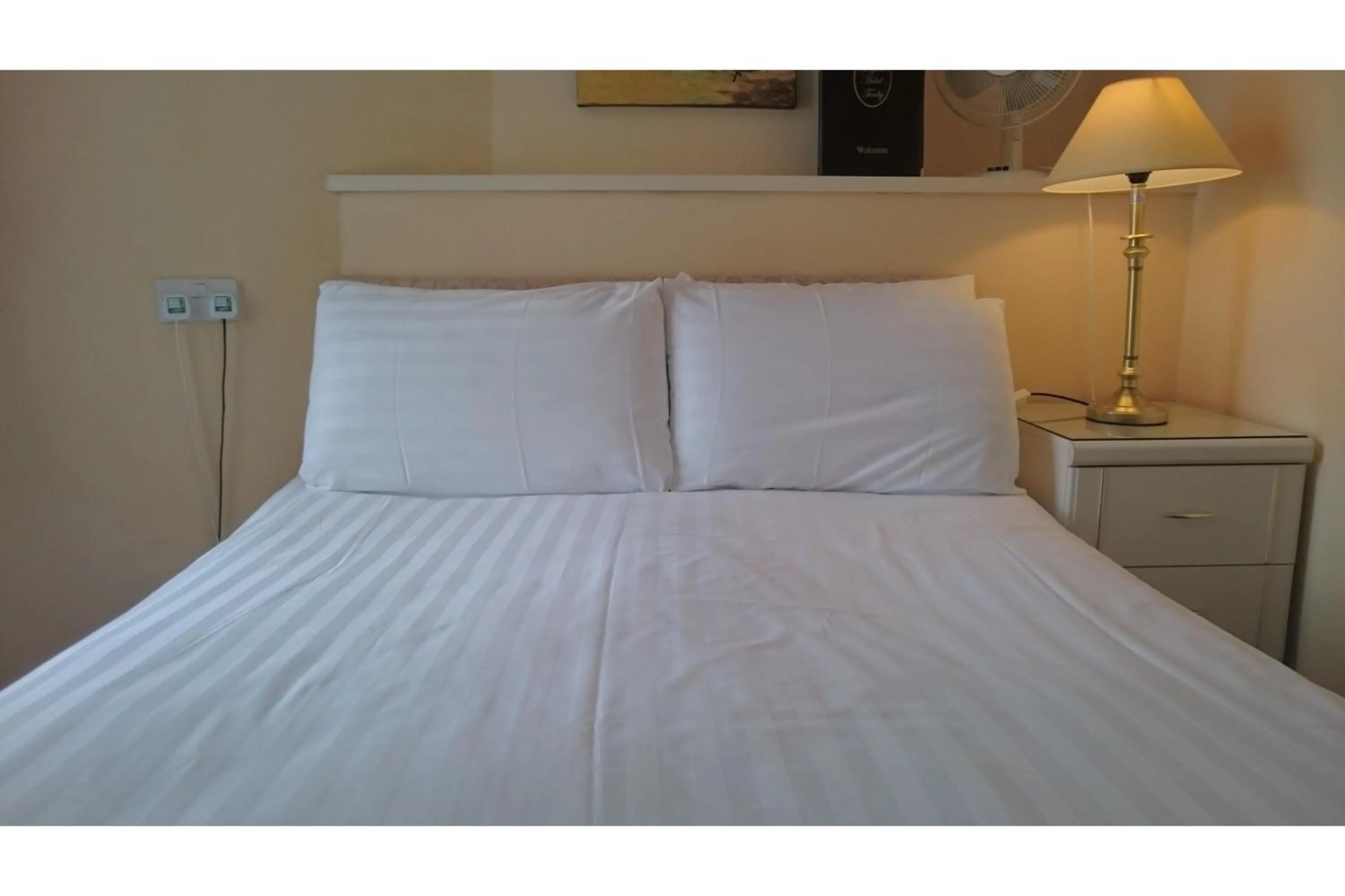 Bedroom, Bed in The Belgrave Hotel Tenby