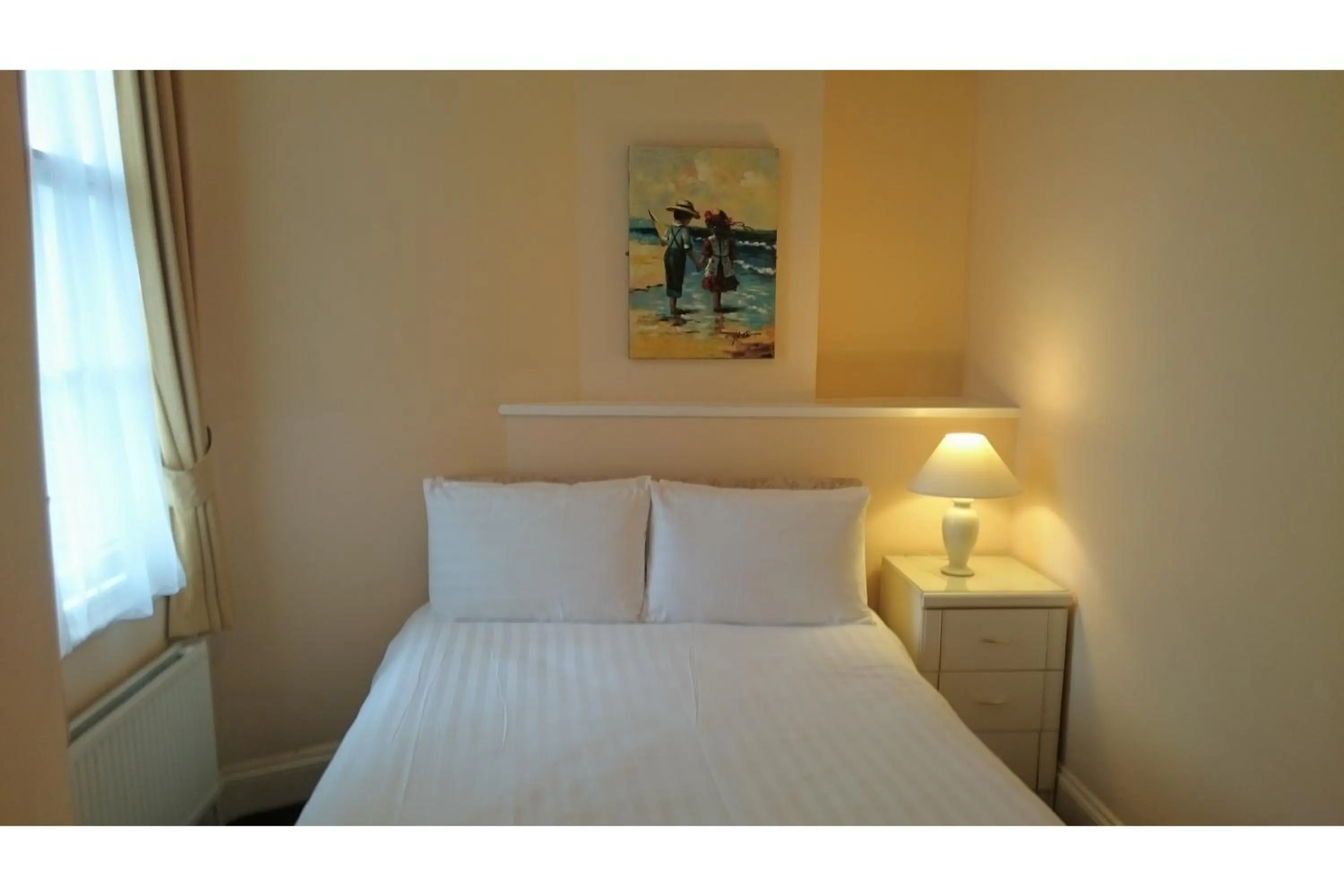 Bedroom, Bed in The Belgrave Hotel Tenby