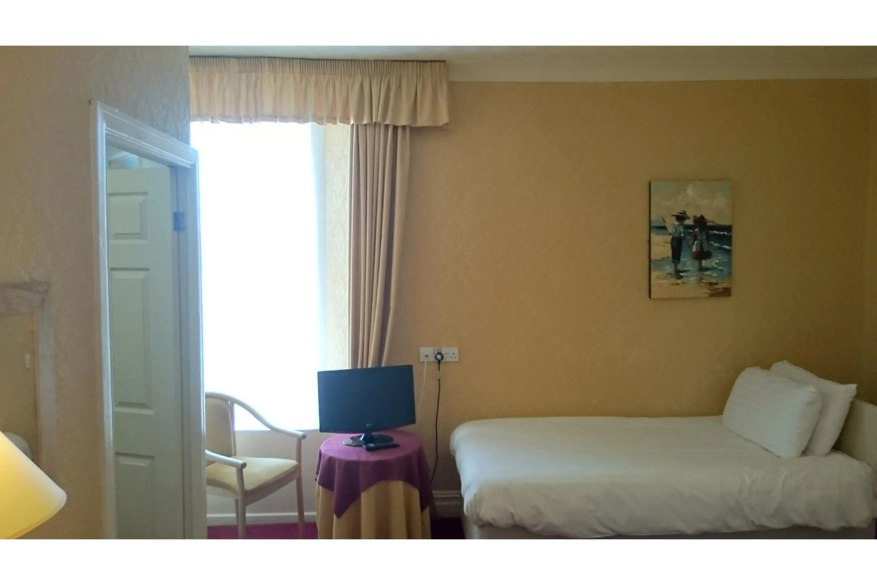 Bedroom, Bed in The Belgrave Hotel Tenby