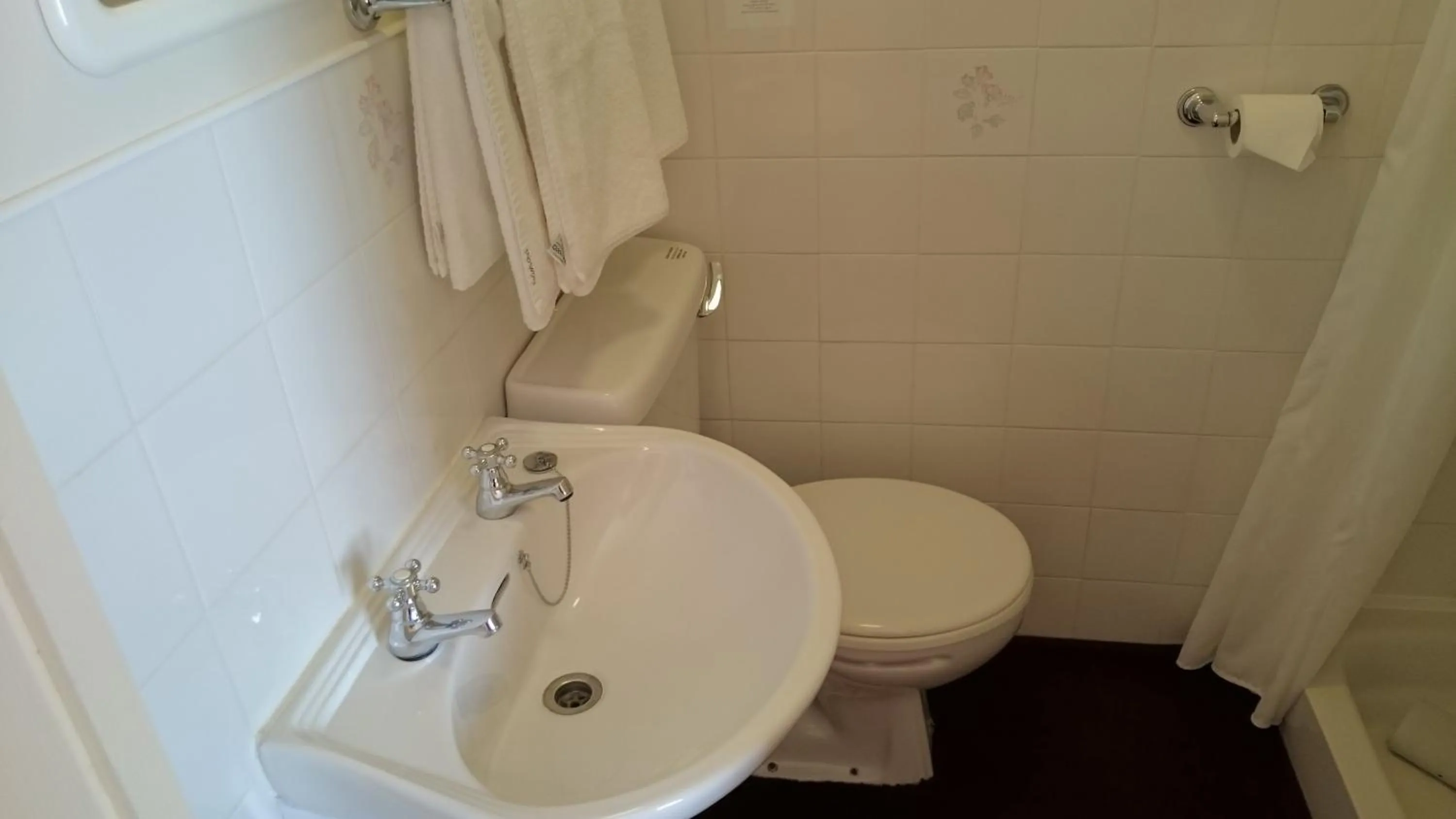 Bathroom in The Belgrave Hotel Tenby