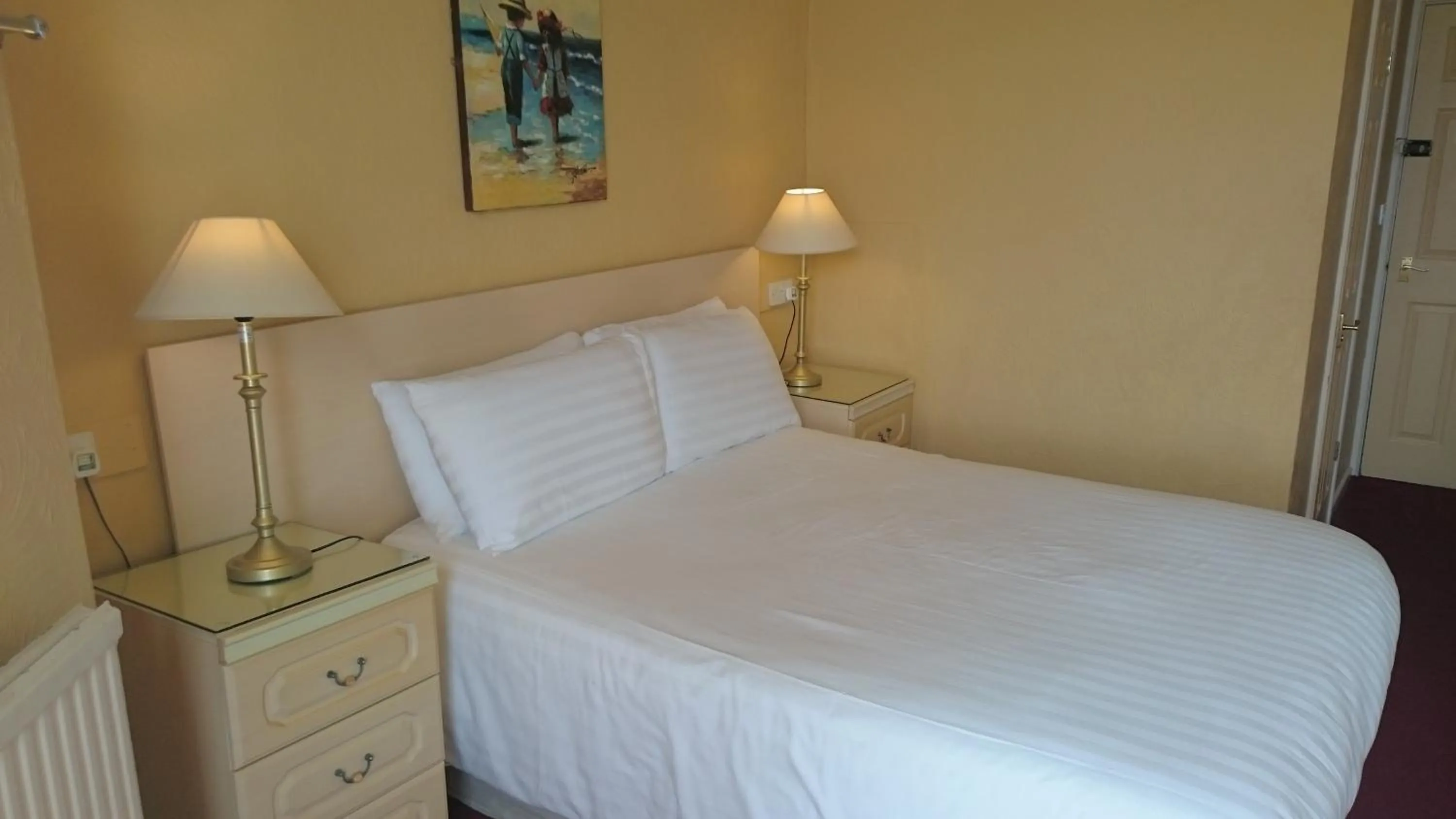 Bedroom, Bed in The Belgrave Hotel Tenby