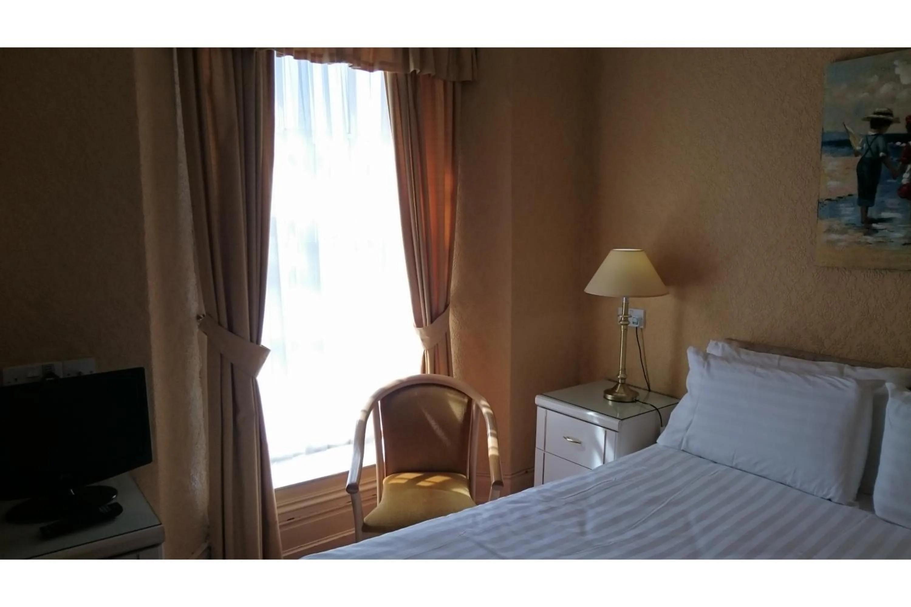 Bedroom, Bed in The Belgrave Hotel Tenby