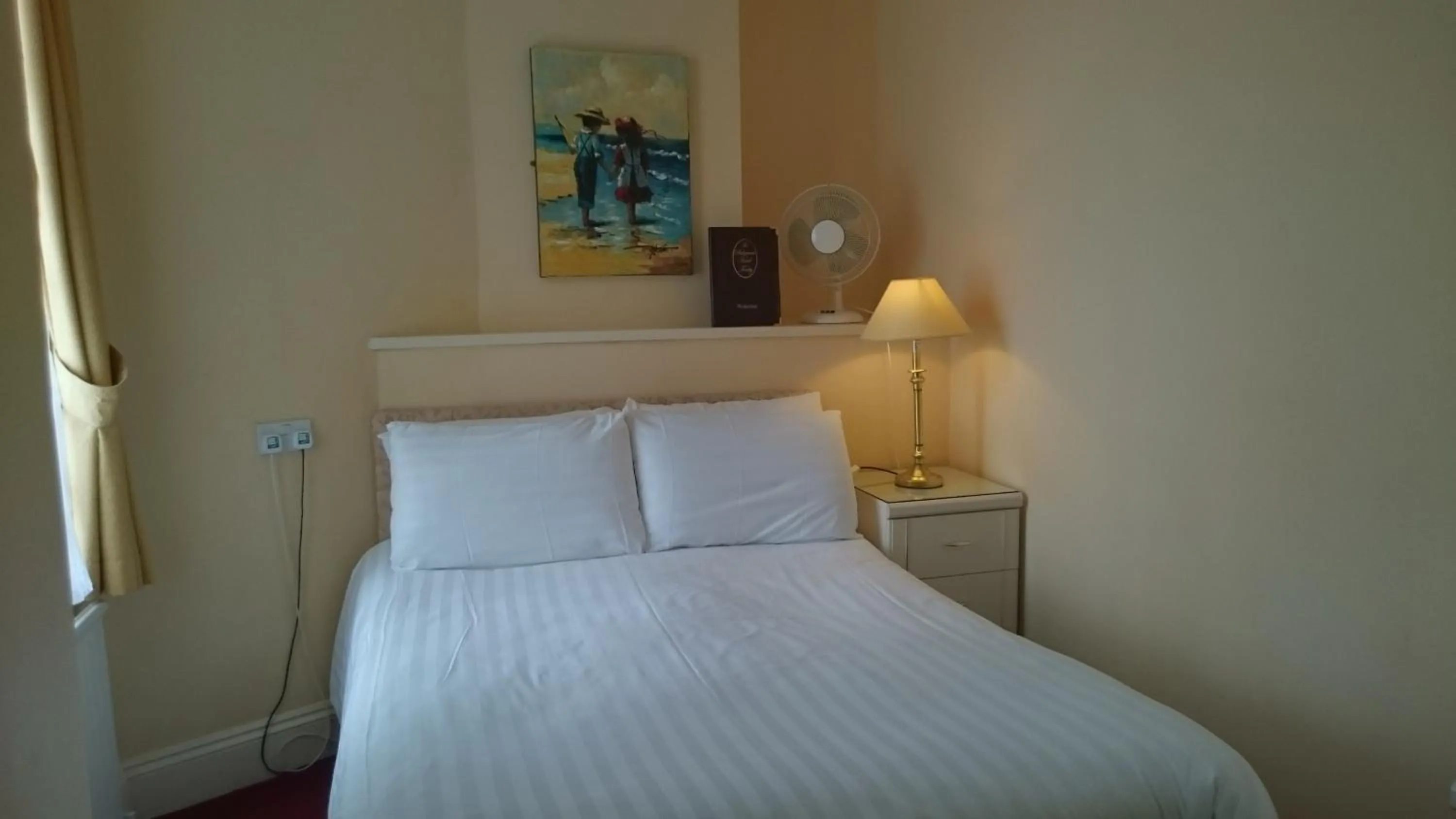 Bedroom, Bed in The Belgrave Hotel Tenby