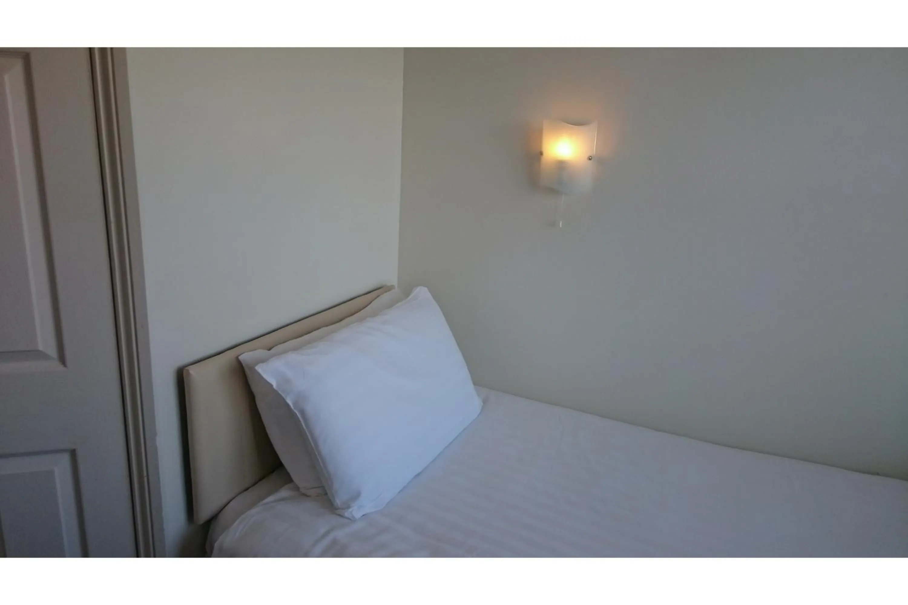 Bedroom, Bed in The Belgrave Hotel Tenby