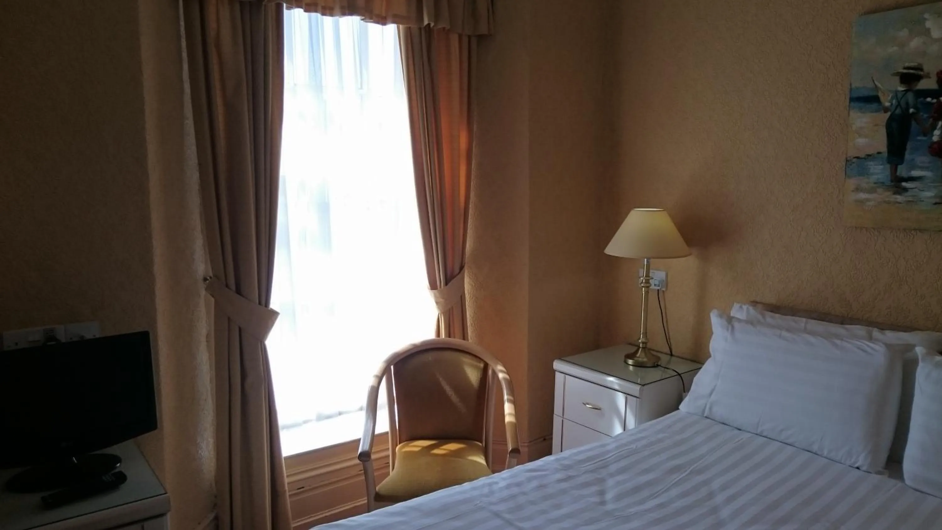 Bedroom, Bed in The Belgrave Hotel Tenby