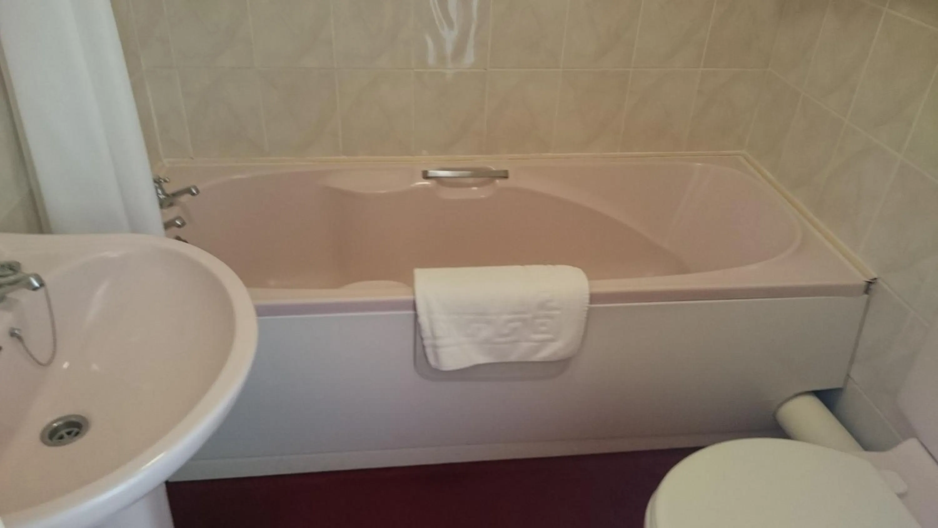 Bathroom in The Belgrave Hotel Tenby