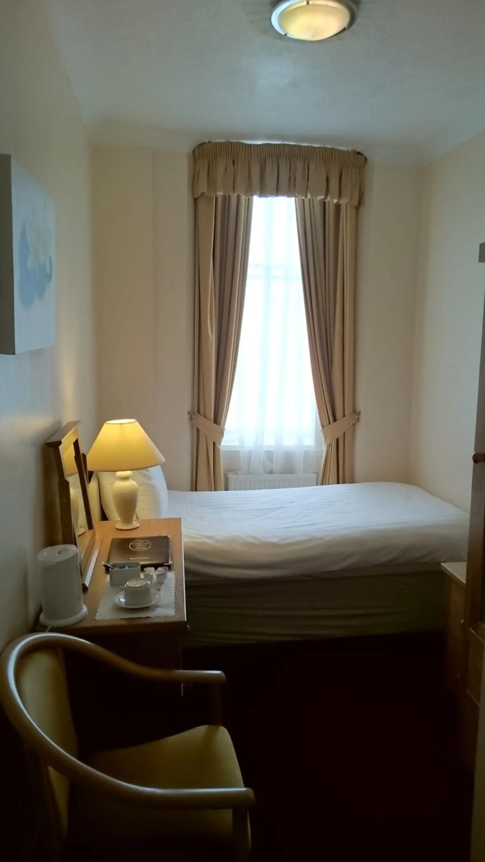 Bedroom, Bed in The Belgrave Hotel Tenby