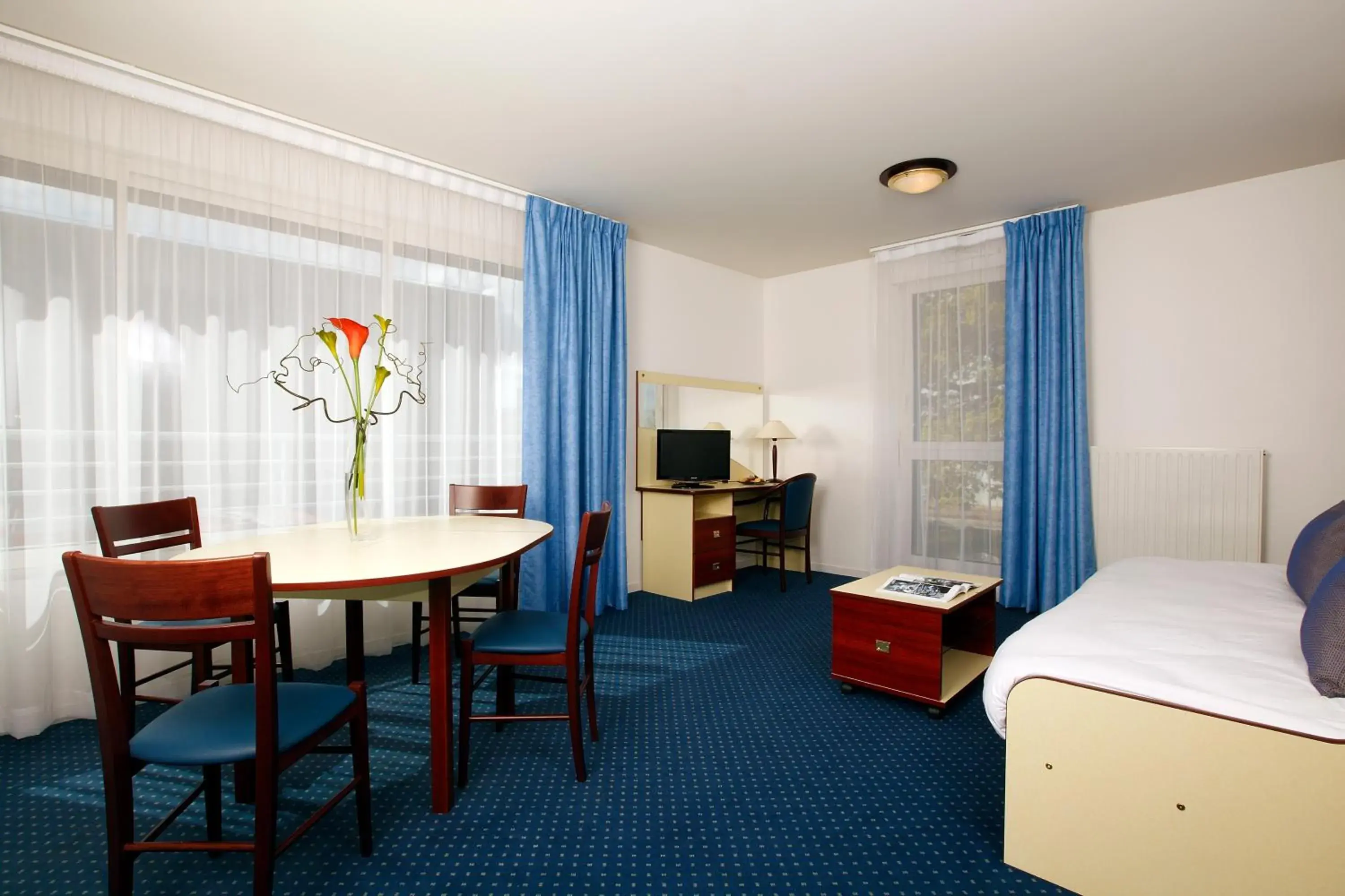 TV and multimedia, Bed in Appart'City Classic Rennes Beauregard TV and multimedia, Bed in Appart'City Classic Rennes Beauregard