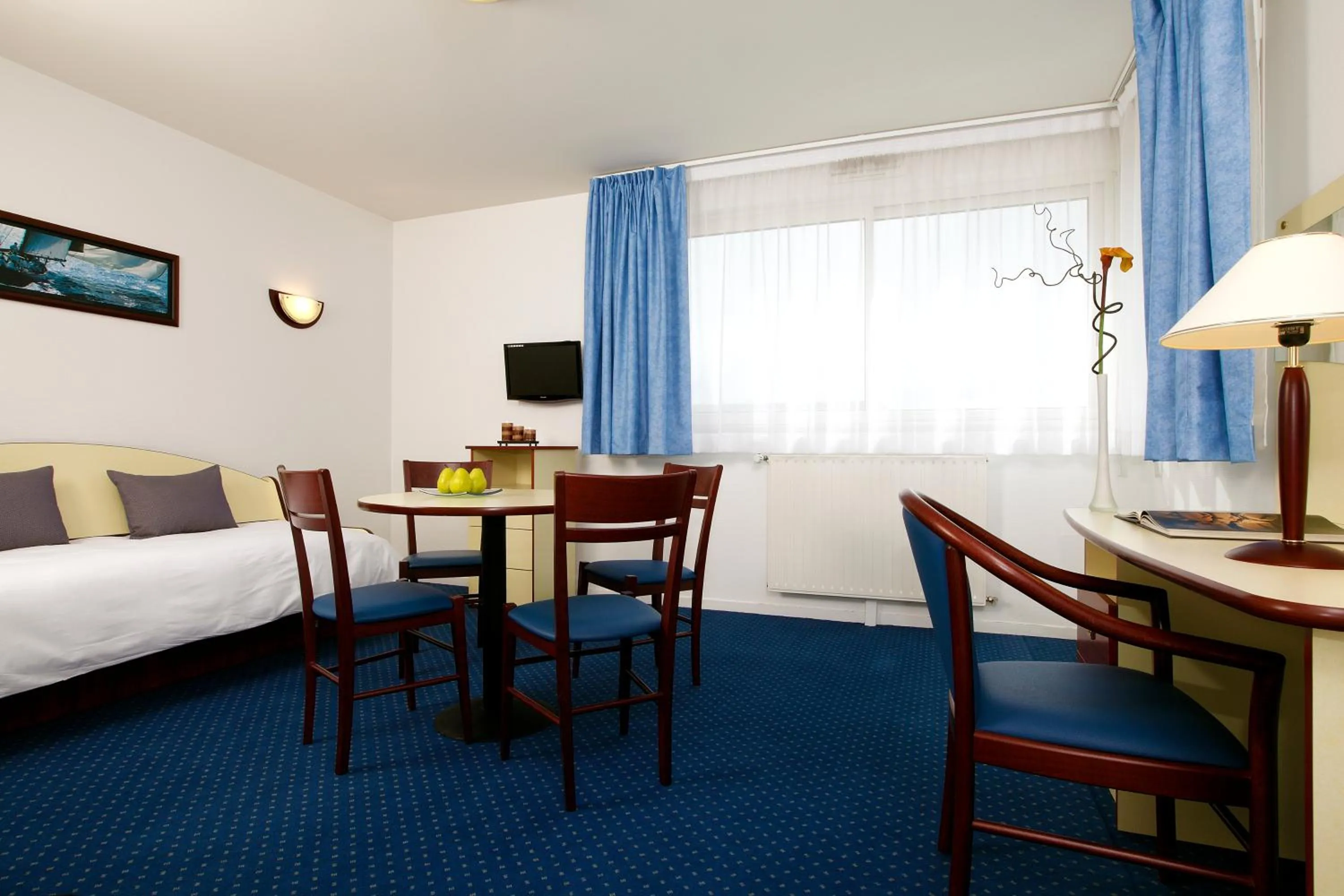 Photo of the whole room, Bed in Appart'City Classic Rennes Beauregard