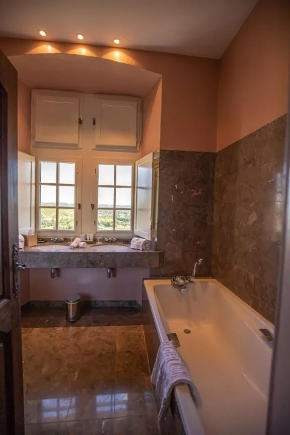Bathroom in Château de Mercuès