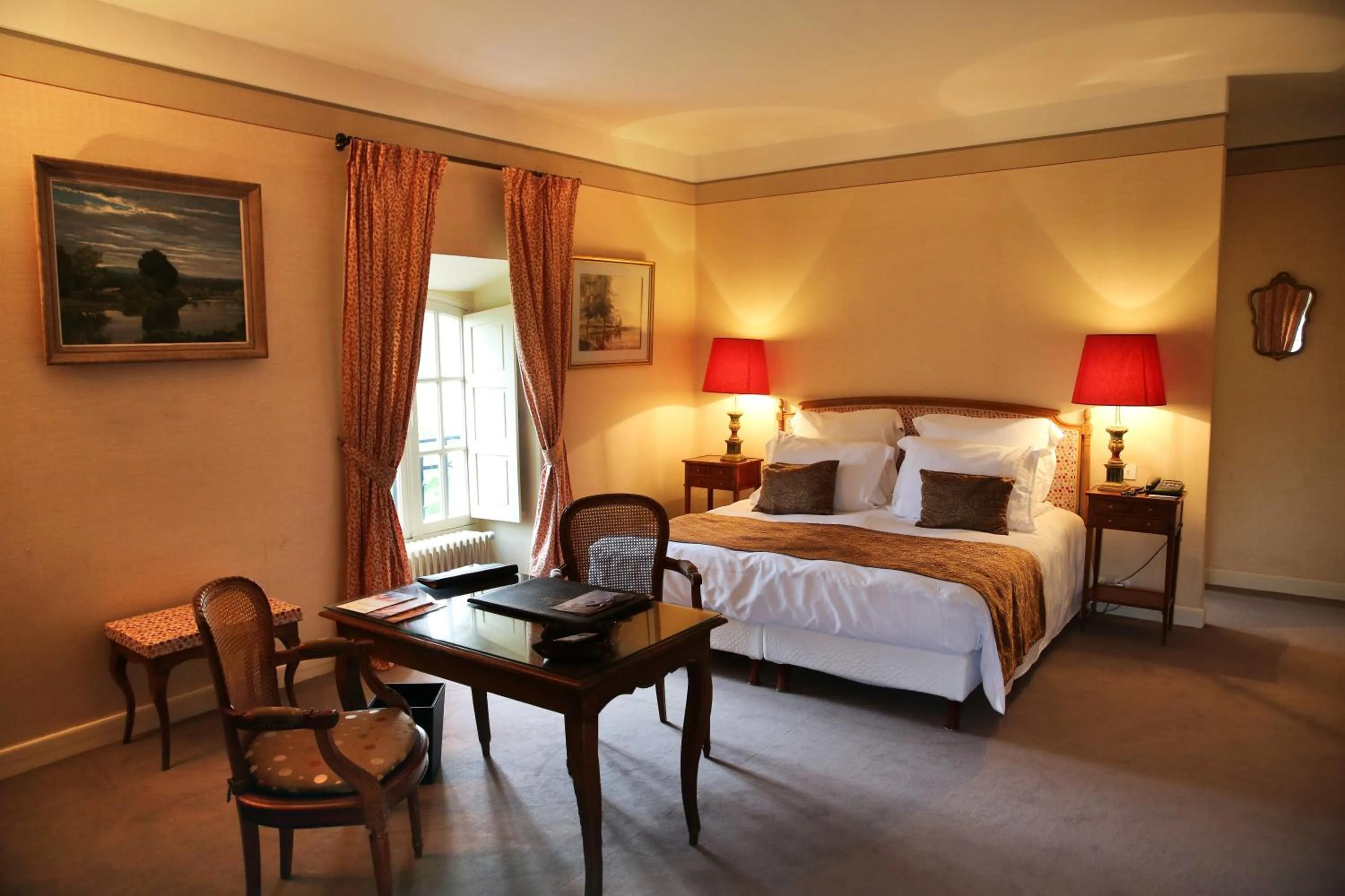 Bedroom, Bed in Château de Mercuès