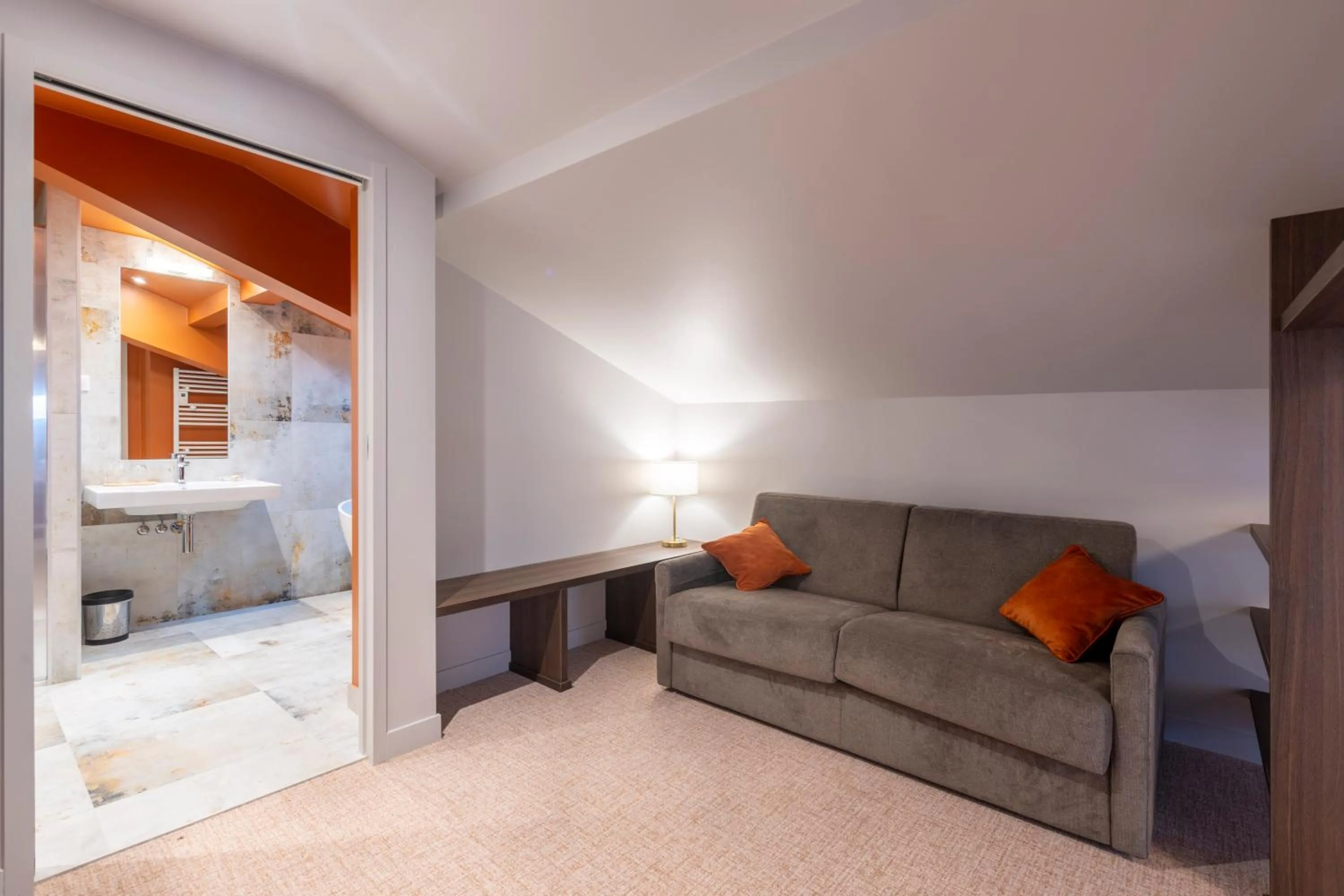 Seating area, Bed in Hotel Le Bois Joli