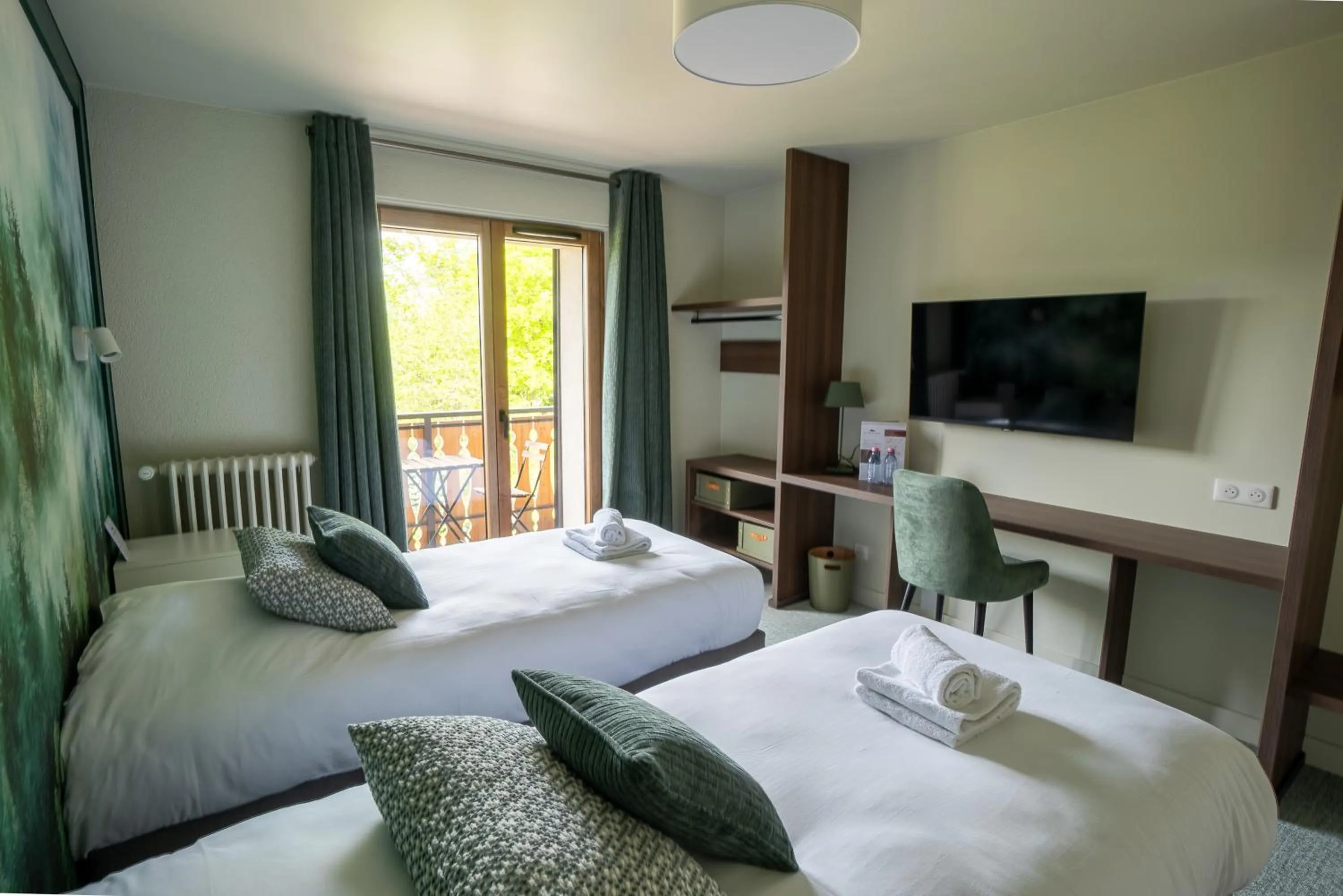 Bed in Hotel Le Bois Joli