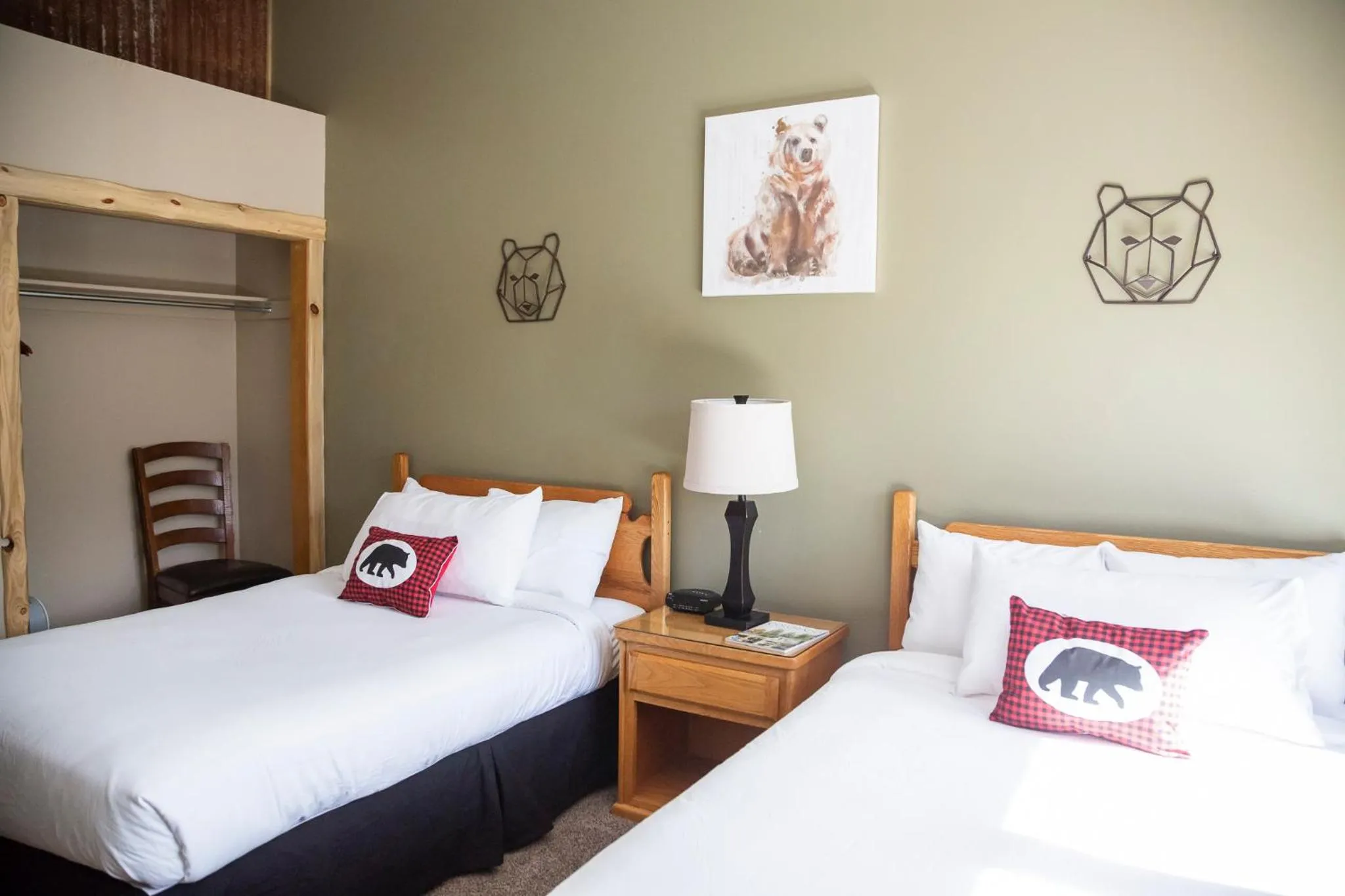 Bed in Arrowhead Mountain Lodge