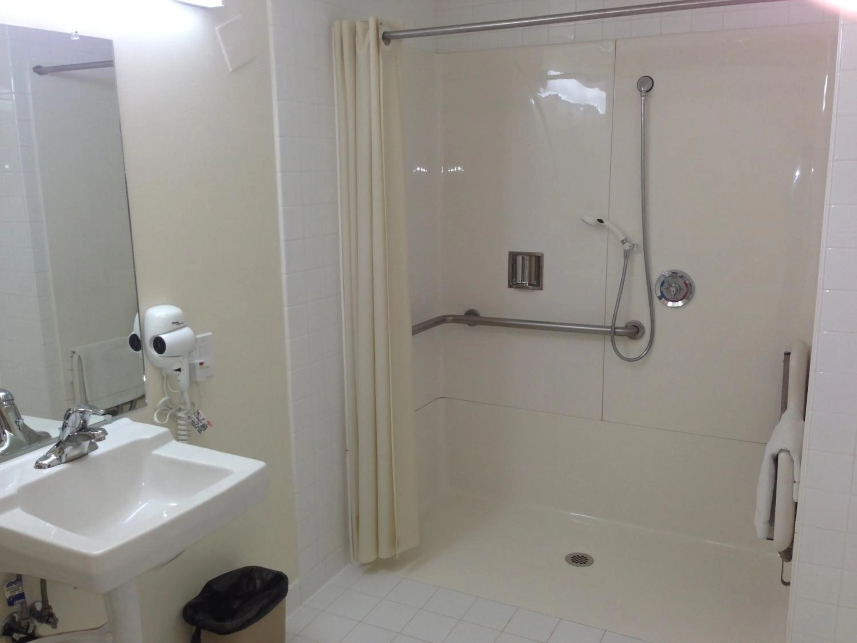 Shower in Jolly Roger Hotel