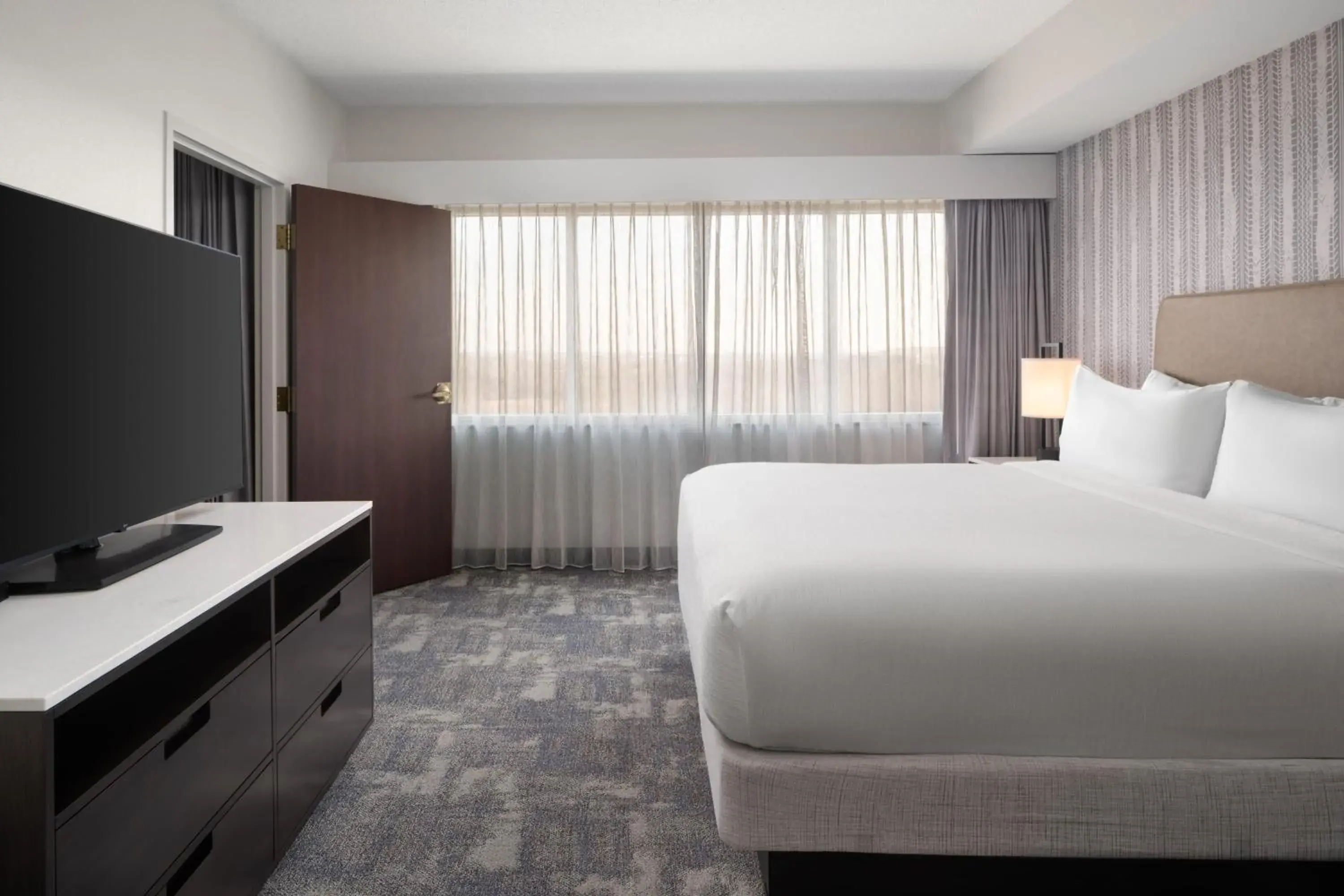 Bed in Embassy Suites by Hilton Charlotte Concord Golf Resort & Spa Bed in Embassy Suites by Hilton Charlotte Concord Golf Resort & Spa