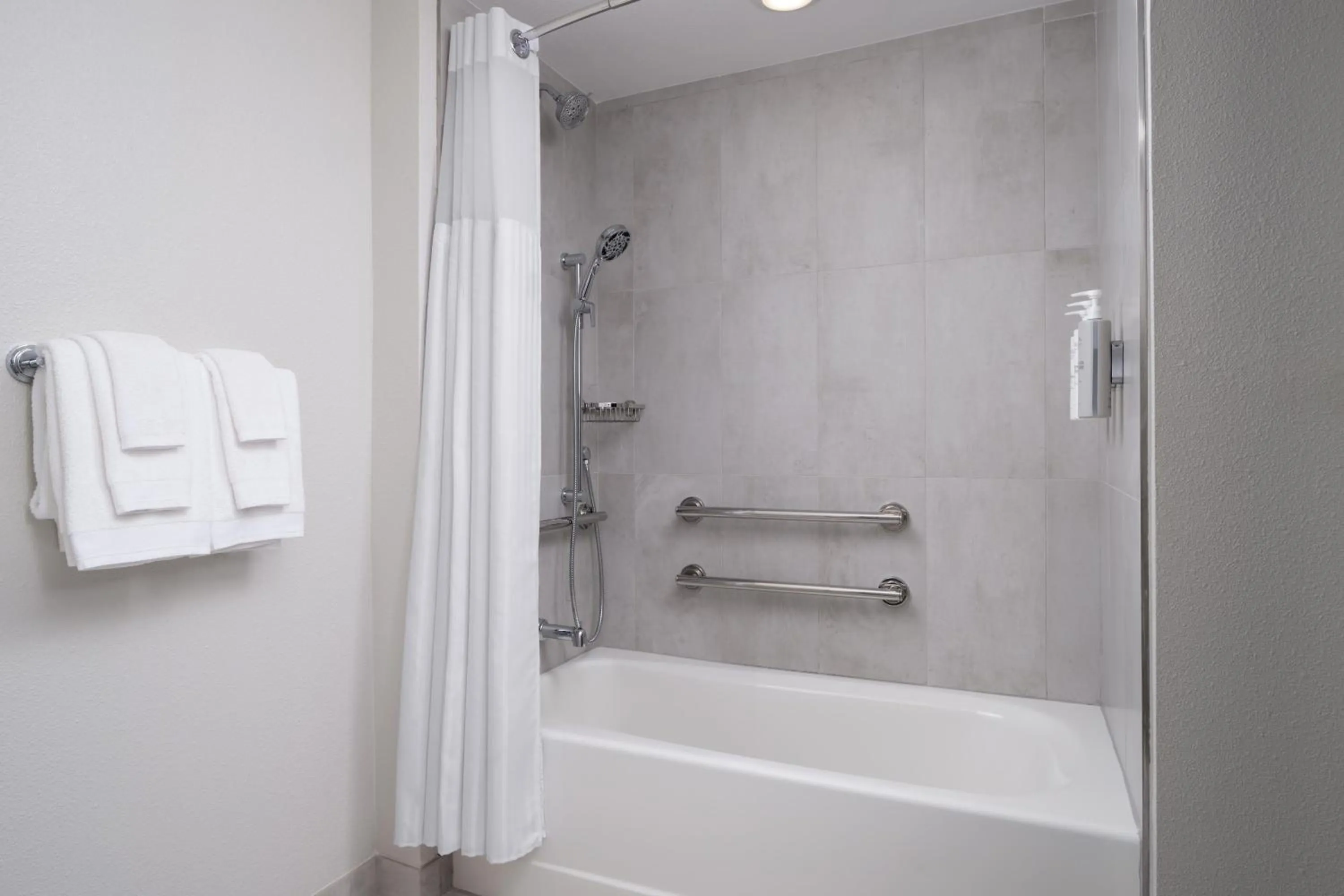 Bathroom in Embassy Suites by Hilton Charlotte Concord Golf Resort & Spa