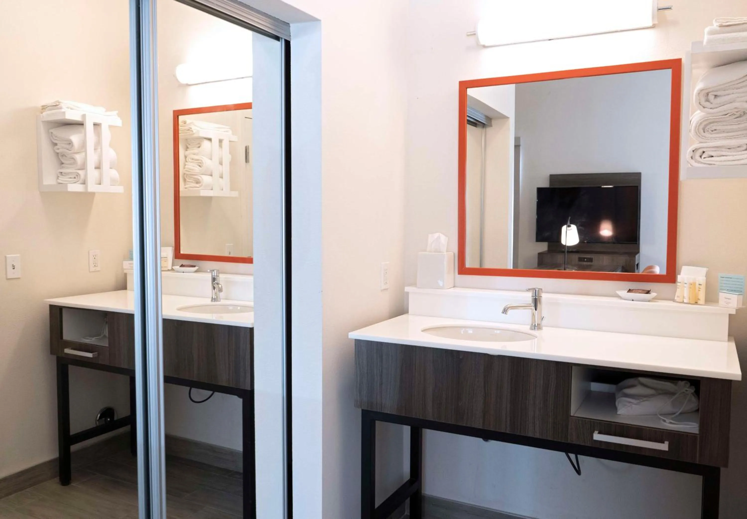 Bathroom in Hampton Inn & Suites Seal Beach