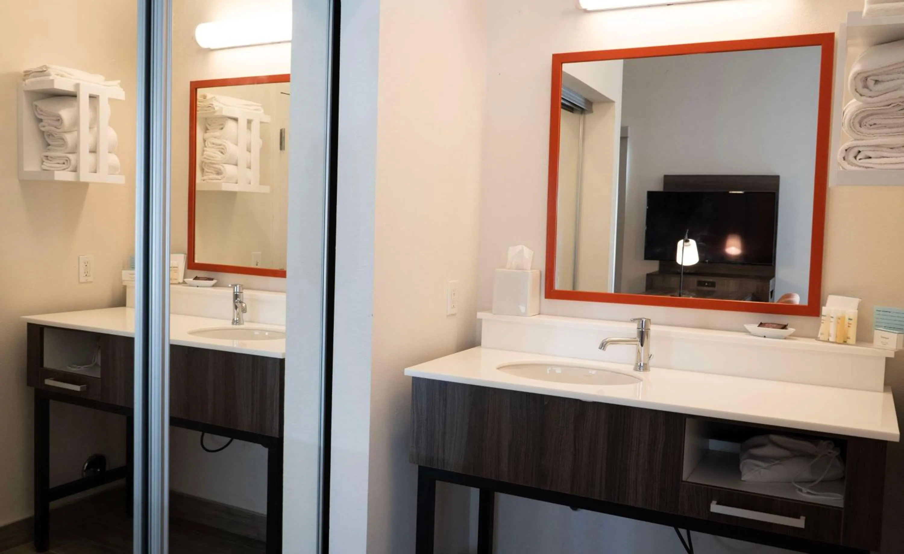 Bathroom in Hampton Inn & Suites Seal Beach