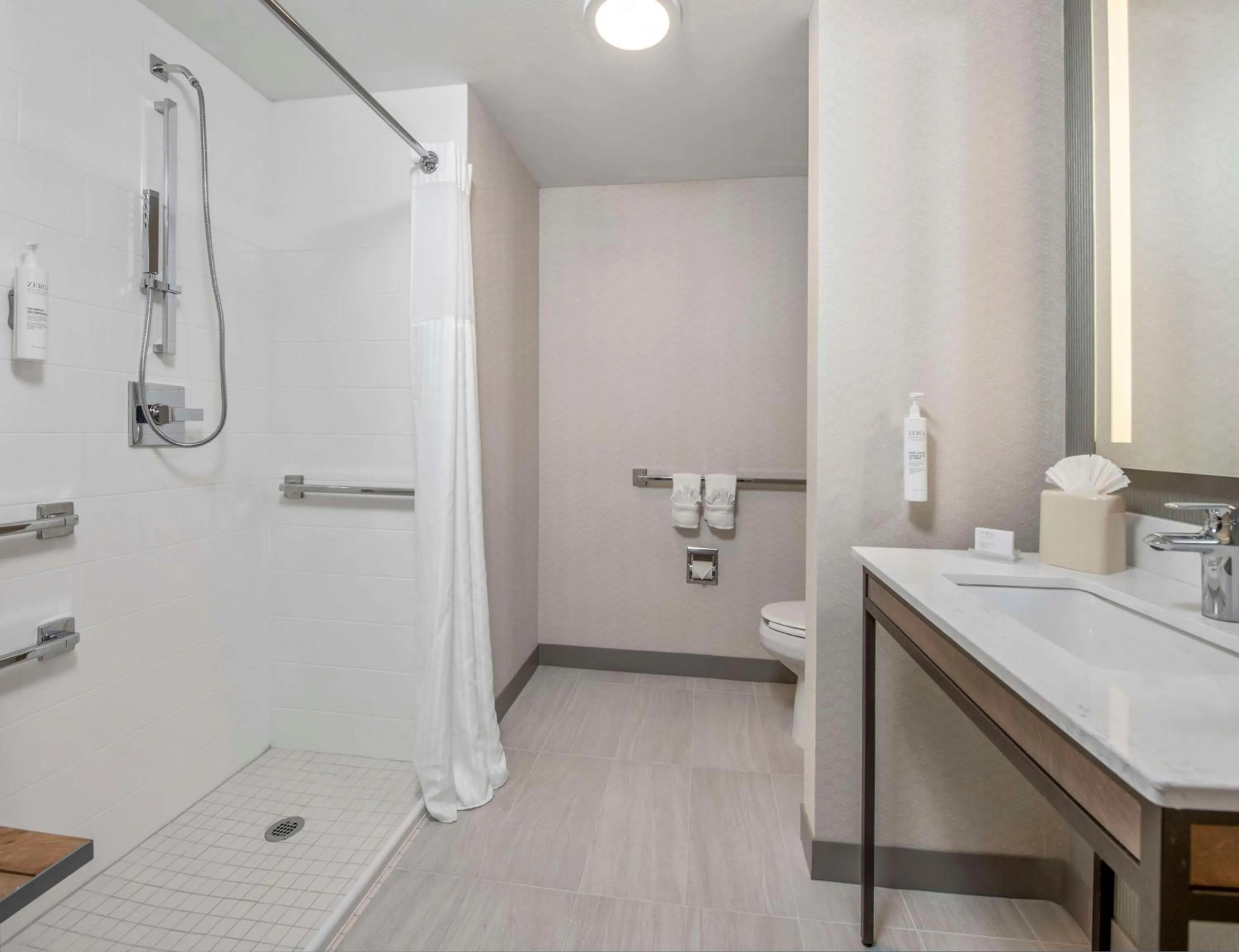 Bathroom in Hilton Garden Inn Dallas/Allen